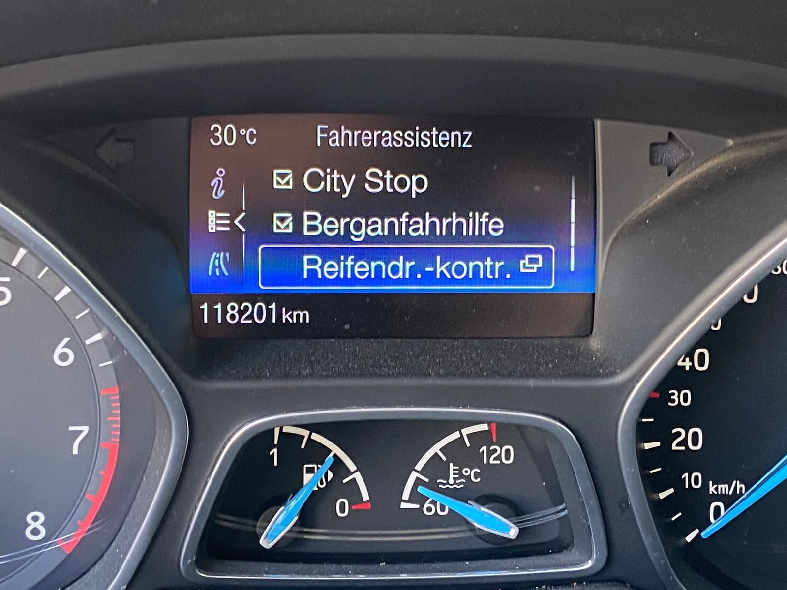 Fahrzeugabbildung Ford Focus 1.5 EcoBoost Sport | MOTORSCHADEN |