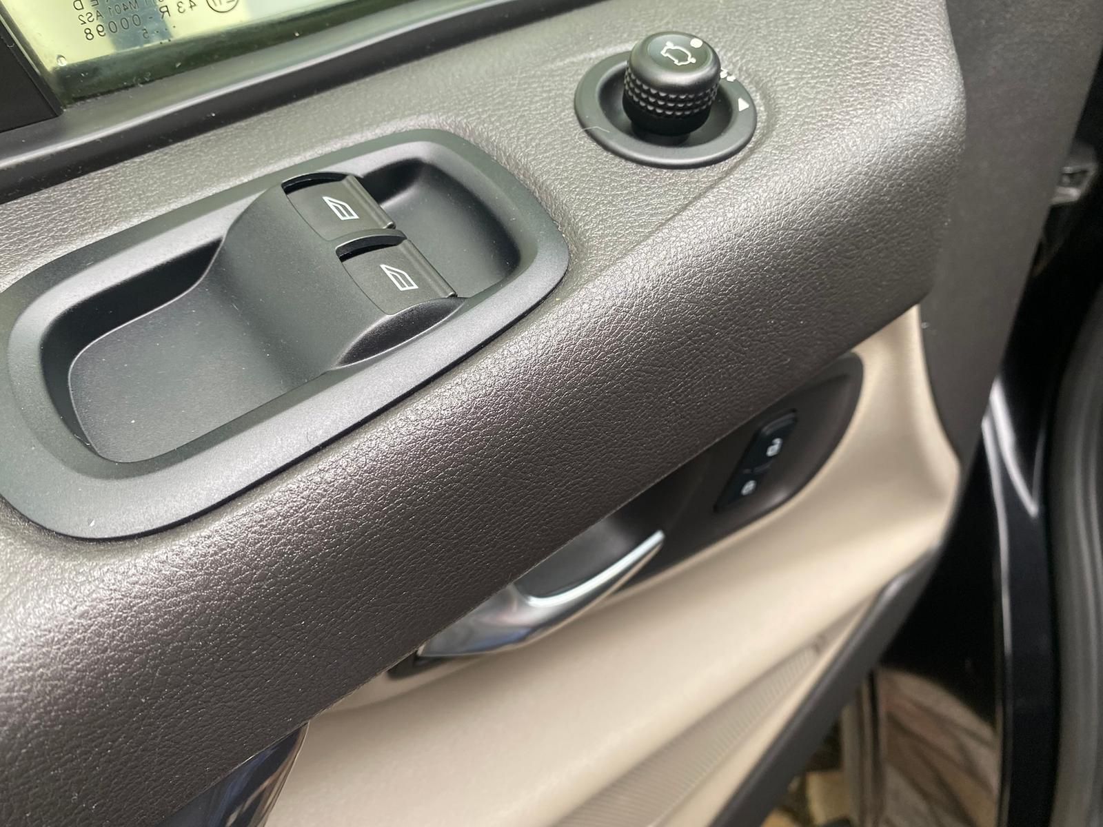Fahrzeugabbildung Ford Tourneo Custom 2.2 TDCi 300 Titanium +AHK+DAB+