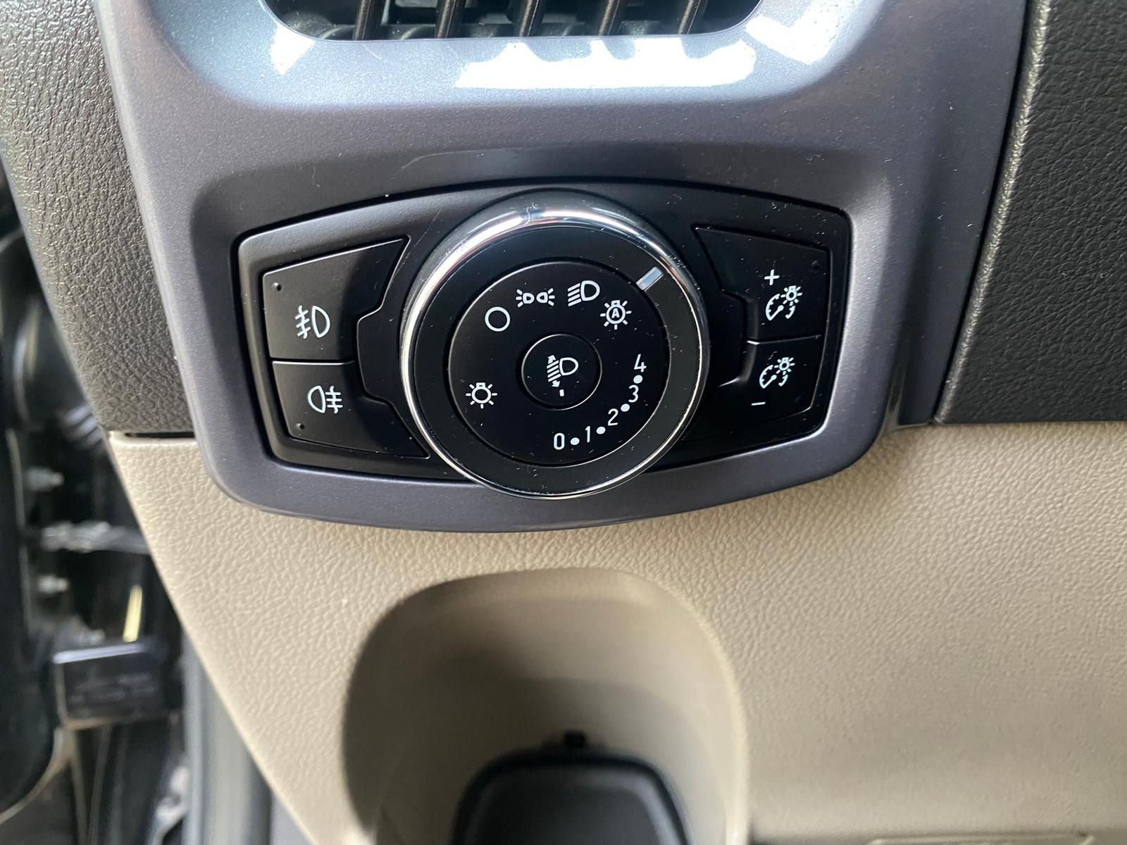 Fahrzeugabbildung Ford Tourneo Custom 2.2 TDCi 300 Titanium +AHK+DAB+