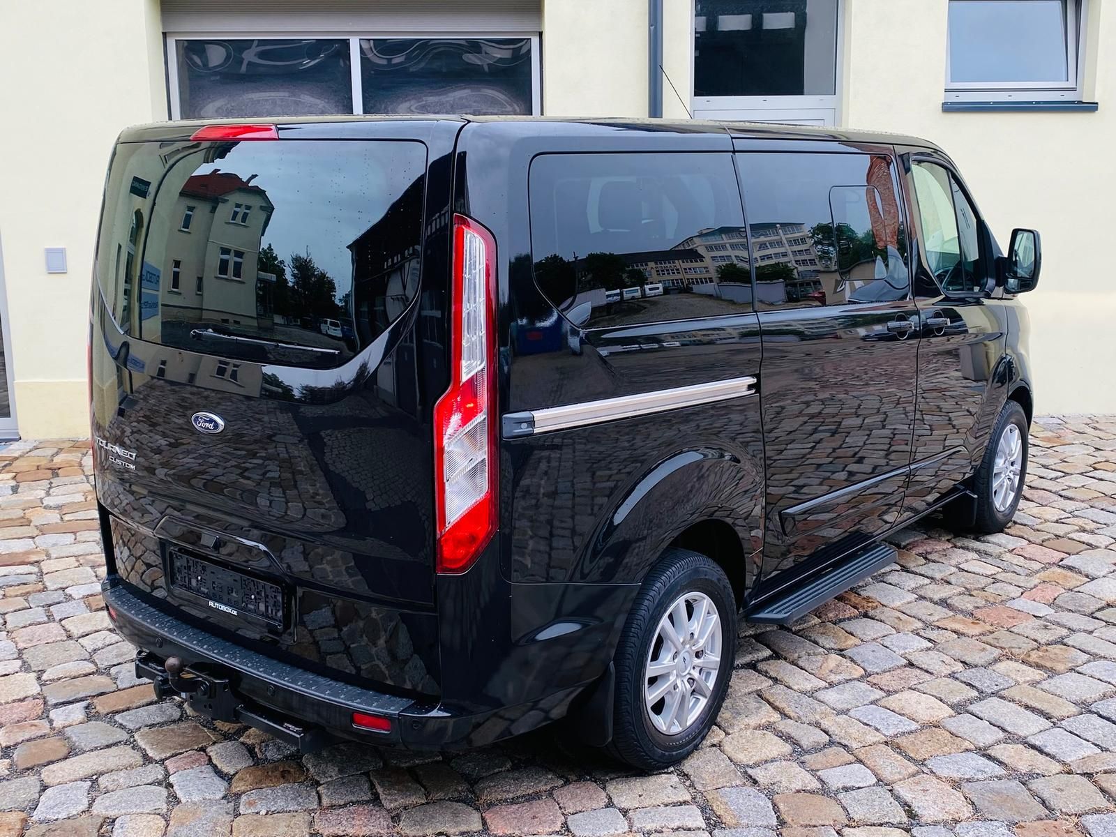 Fahrzeugabbildung Ford Tourneo Custom 2.2 TDCi 300 Titanium +AHK+DAB+