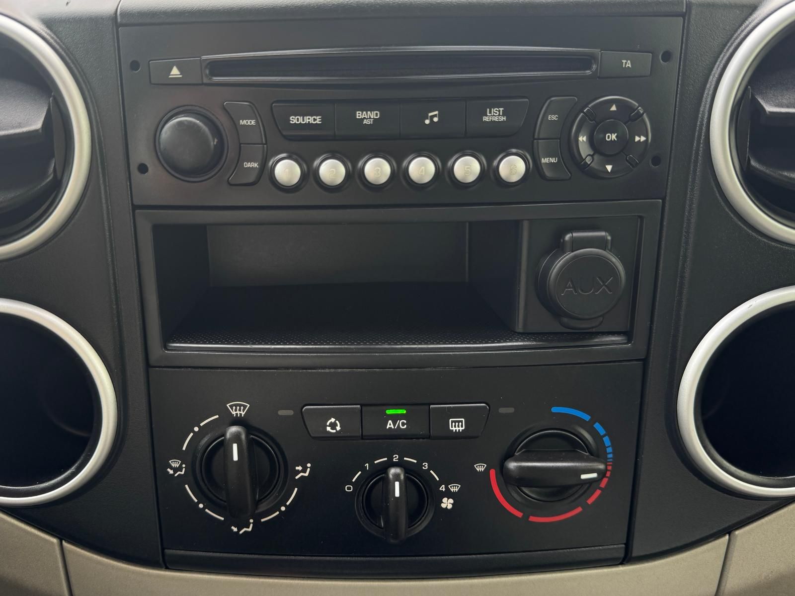 Fahrzeugabbildung Citroën Berlingo 1.6 Selection *PANO*PDC*TEMPOMAT*
