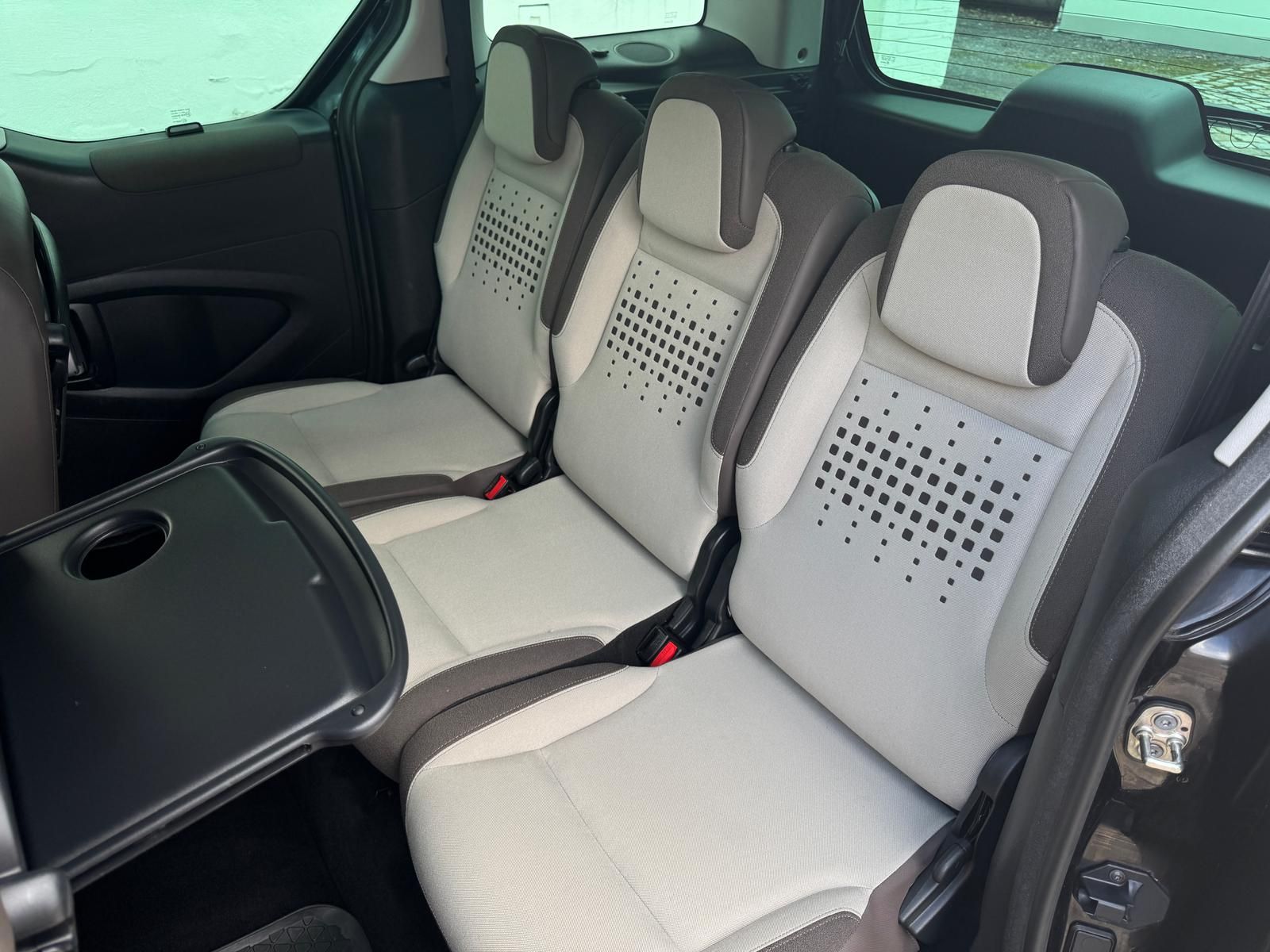 Fahrzeugabbildung Citroën Berlingo 1.6 Selection *PANO*PDC*TEMPOMAT*