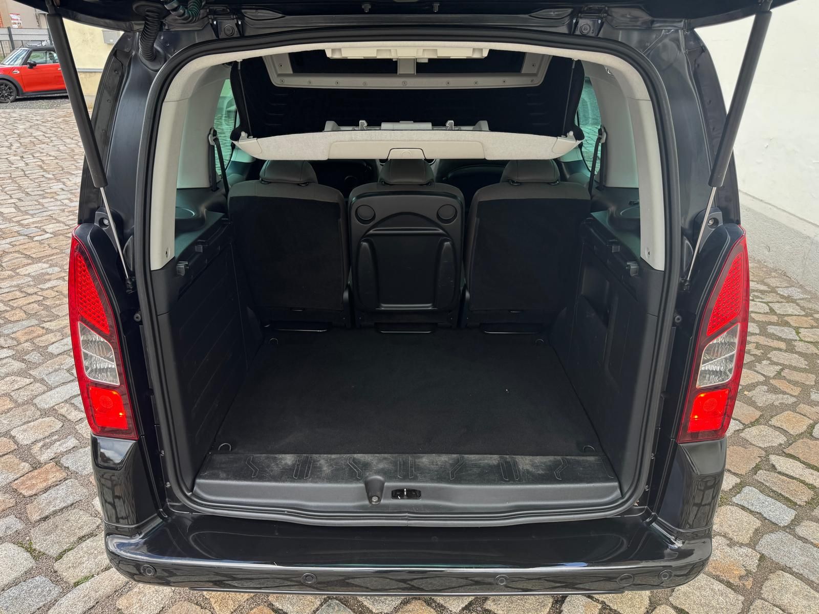 Fahrzeugabbildung Citroën Berlingo 1.6 Selection *PANO*PDC*TEMPOMAT*