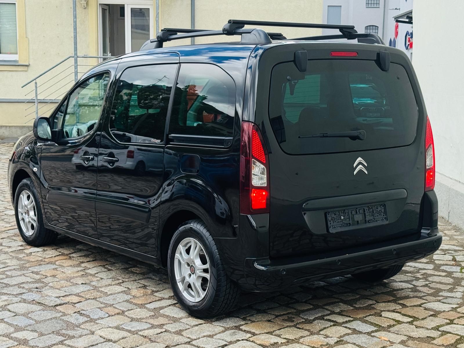 Fahrzeugabbildung Citroën Berlingo 1.6 Selection *PANO*PDC*TEMPOMAT*