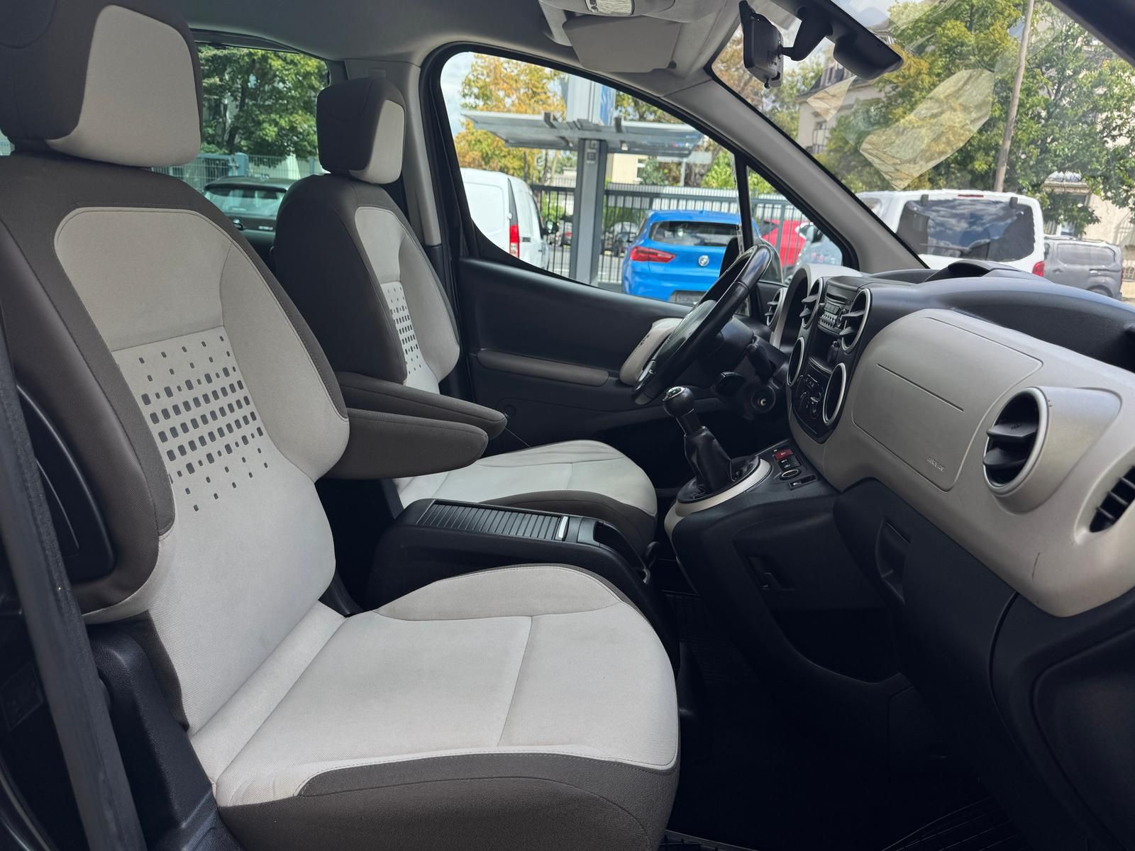 Fahrzeugabbildung Citroën Berlingo 1.6 Selection *PANO*PDC*TEMPOMAT*