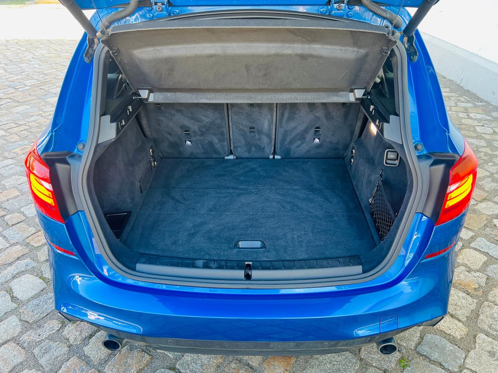 Fahrzeugabbildung BMW 225i Active Tourer xDrive M Sport +AHK+HUD+PANO+