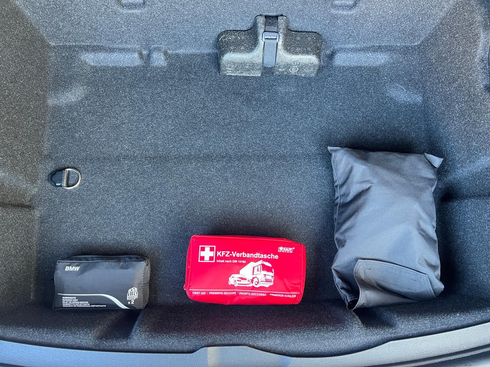 Fahrzeugabbildung BMW 225i Active Tourer xDrive M Sport +AHK+HUD+PANO+