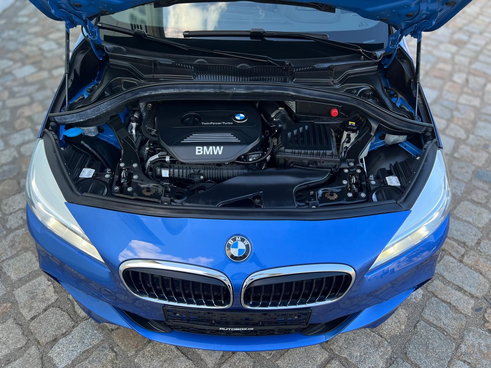 Fahrzeugabbildung BMW 225i Active Tourer xDrive M Sport +AHK+HUD+PANO+