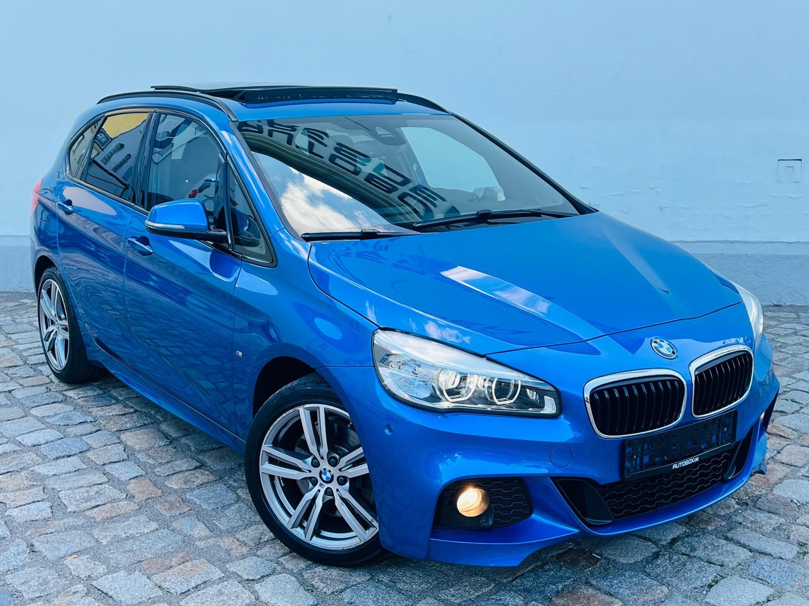 Fahrzeugabbildung BMW 225i Active Tourer xDrive M Sport +AHK+HUD+PANO+