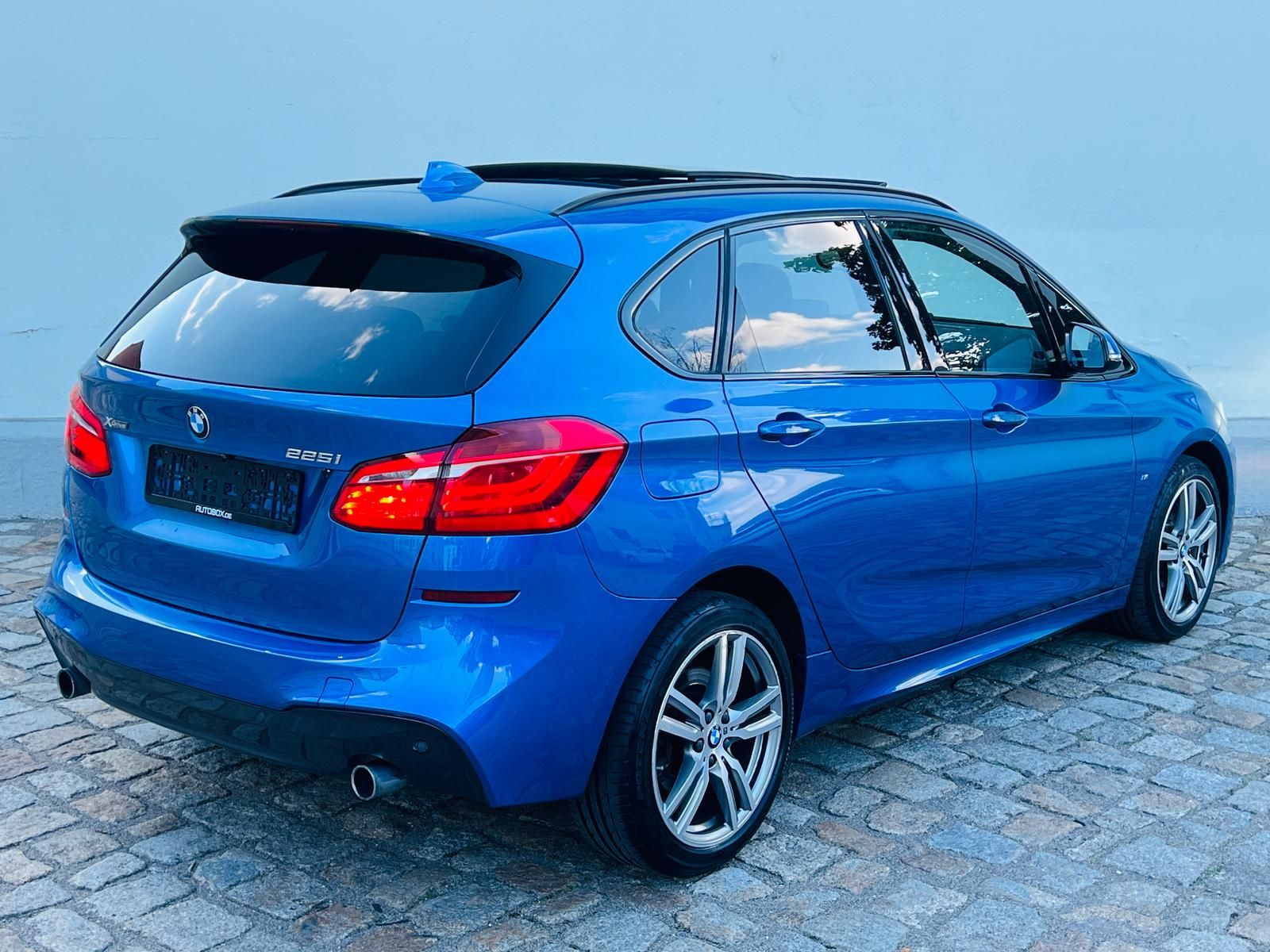 Fahrzeugabbildung BMW 225i Active Tourer xDrive M Sport +AHK+HUD+PANO+