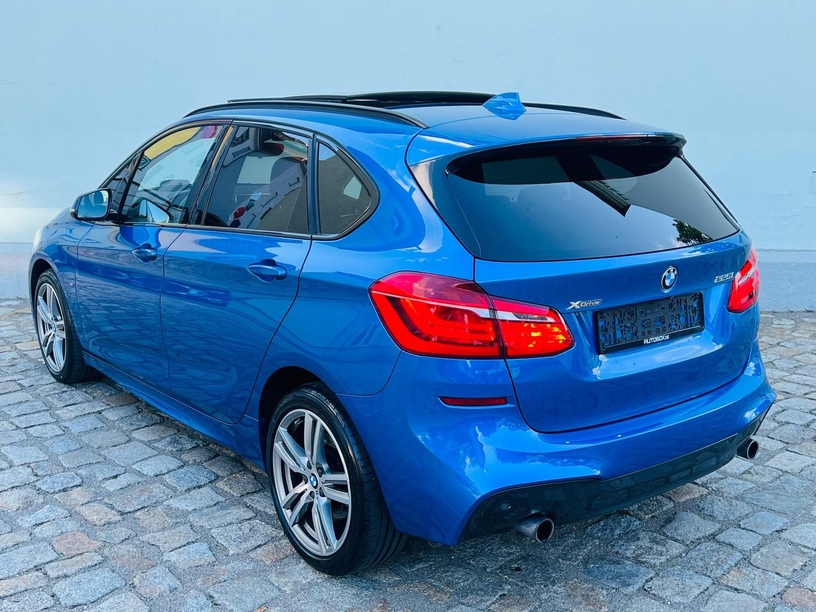 Fahrzeugabbildung BMW 225i Active Tourer xDrive M Sport +AHK+HUD+PANO+