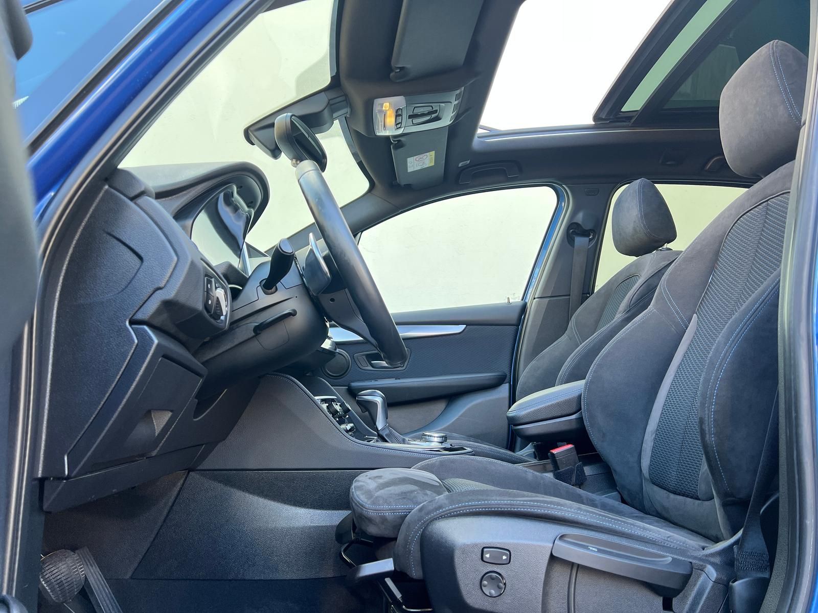 Fahrzeugabbildung BMW 225i Active Tourer xDrive M Sport +AHK+HUD+PANO+