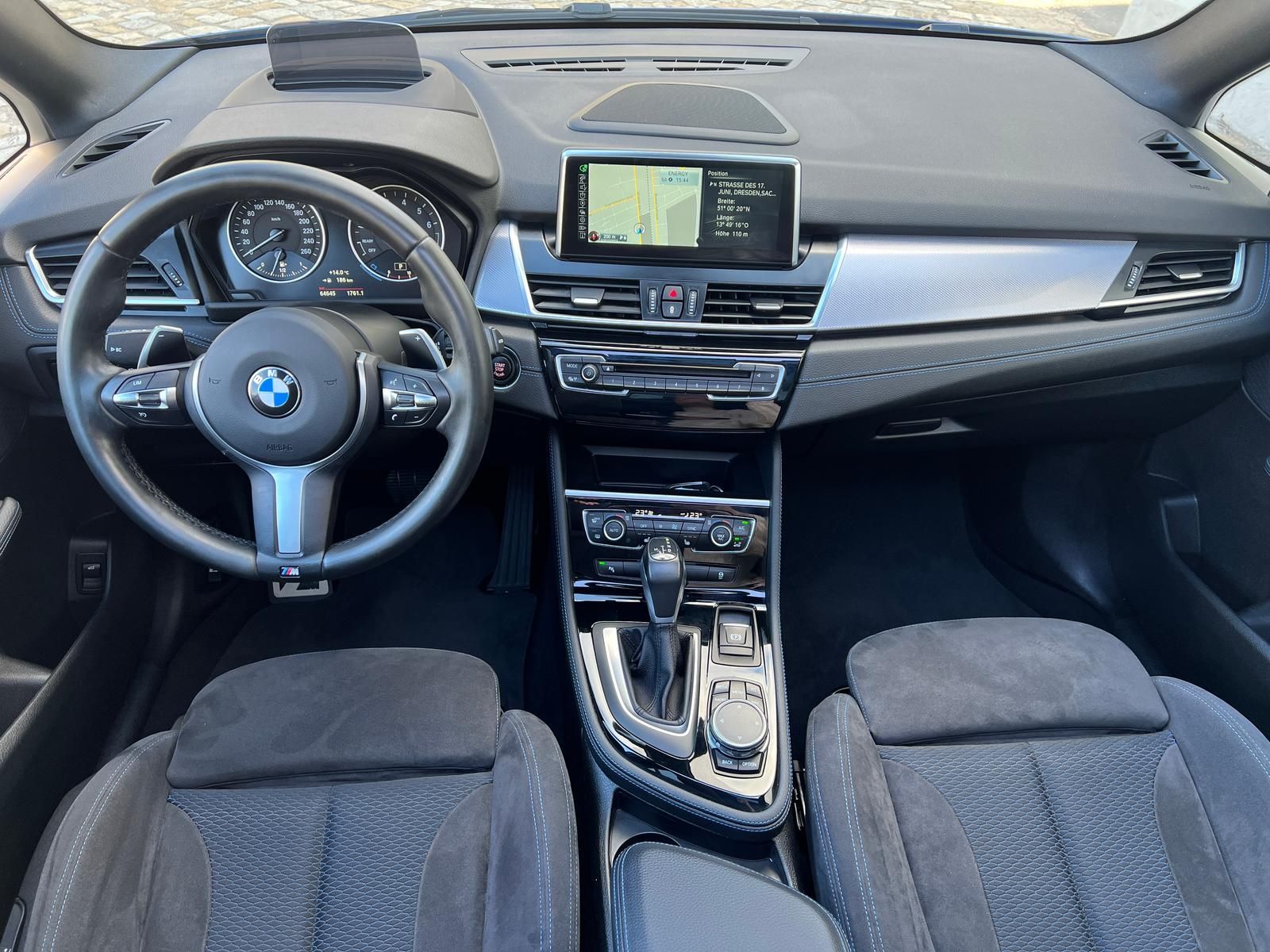 Fahrzeugabbildung BMW 225i Active Tourer xDrive M Sport +AHK+HUD+PANO+