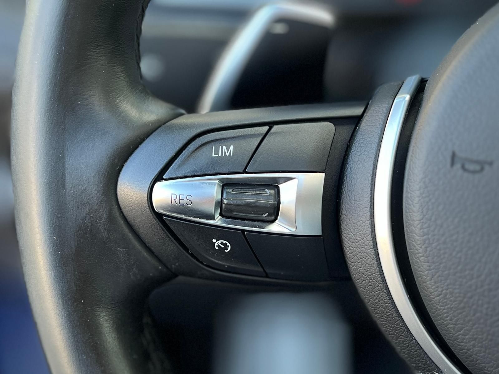 Fahrzeugabbildung BMW 225i Active Tourer xDrive M Sport +AHK+HUD+PANO+