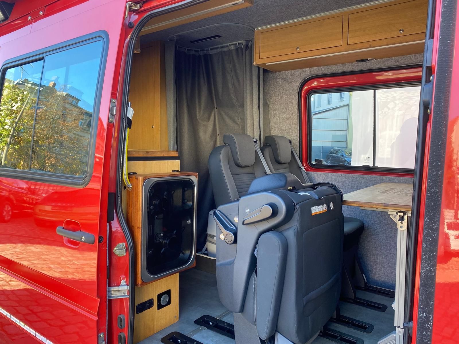 Fahrzeugabbildung Mercedes-Benz Sprinter Maxi 416 CDI 4x4 Automatik +6 SITZE+
