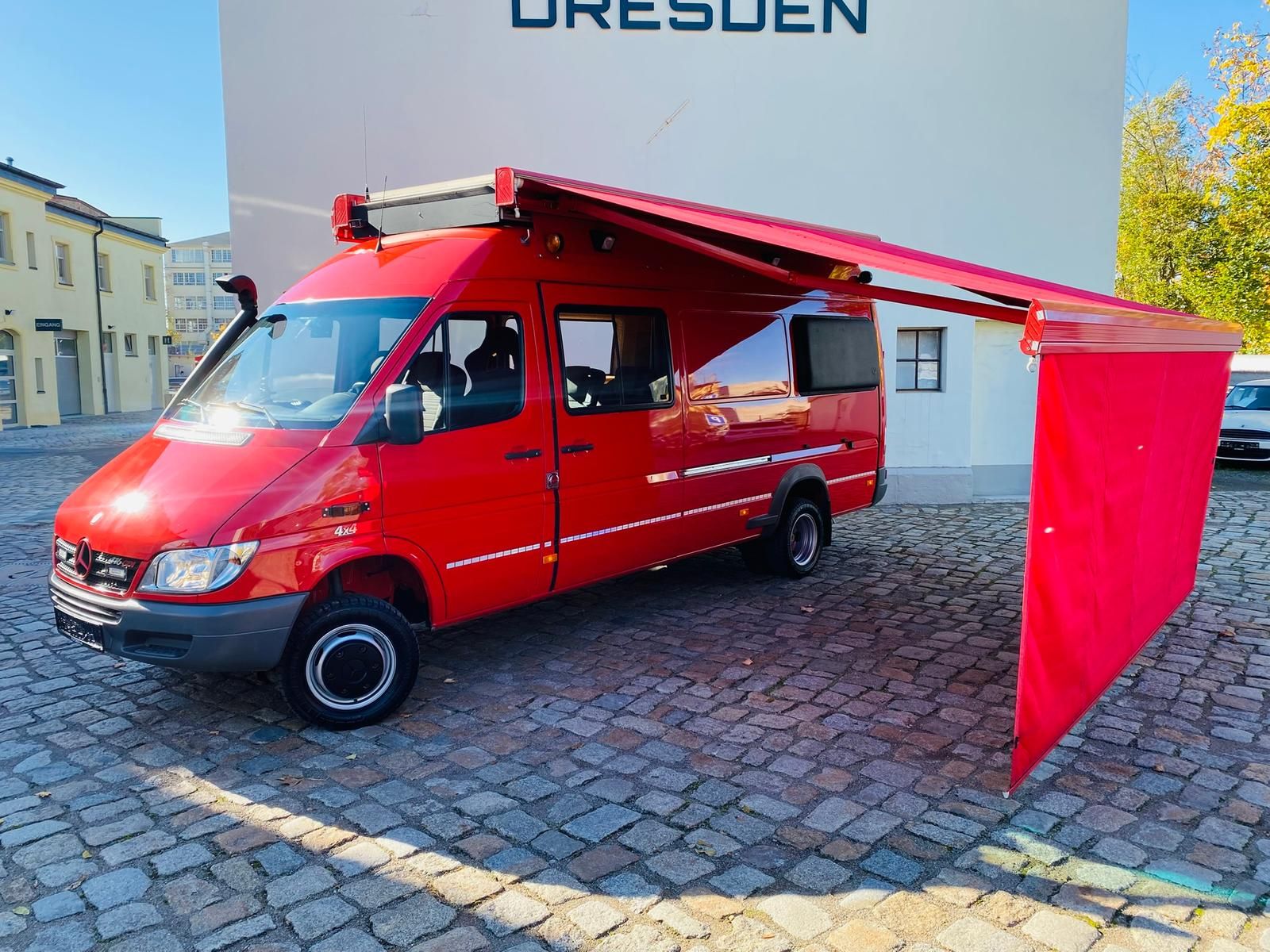Fahrzeugabbildung Mercedes-Benz Sprinter Maxi 416 CDI 4x4 Automatik +6 SITZE+