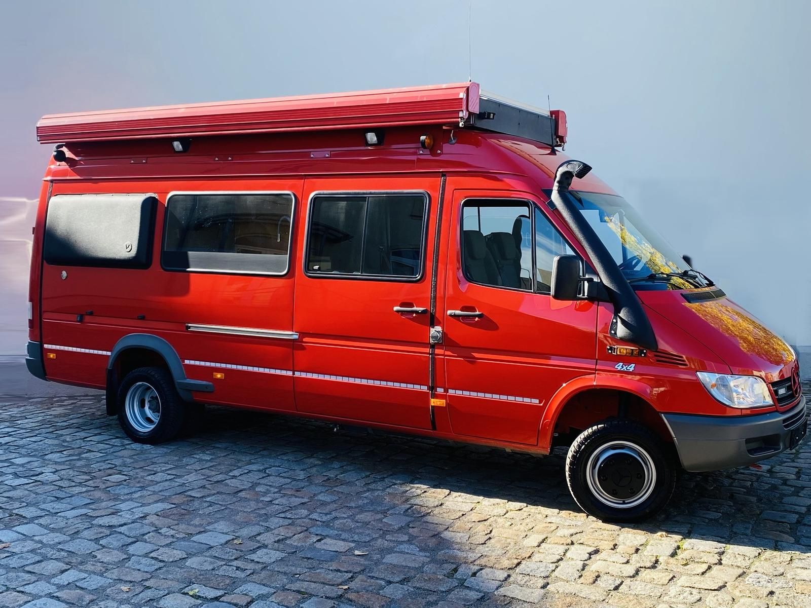 Fahrzeugabbildung Mercedes-Benz Sprinter Maxi 416 CDI 4x4 Automatik +6 SITZE+