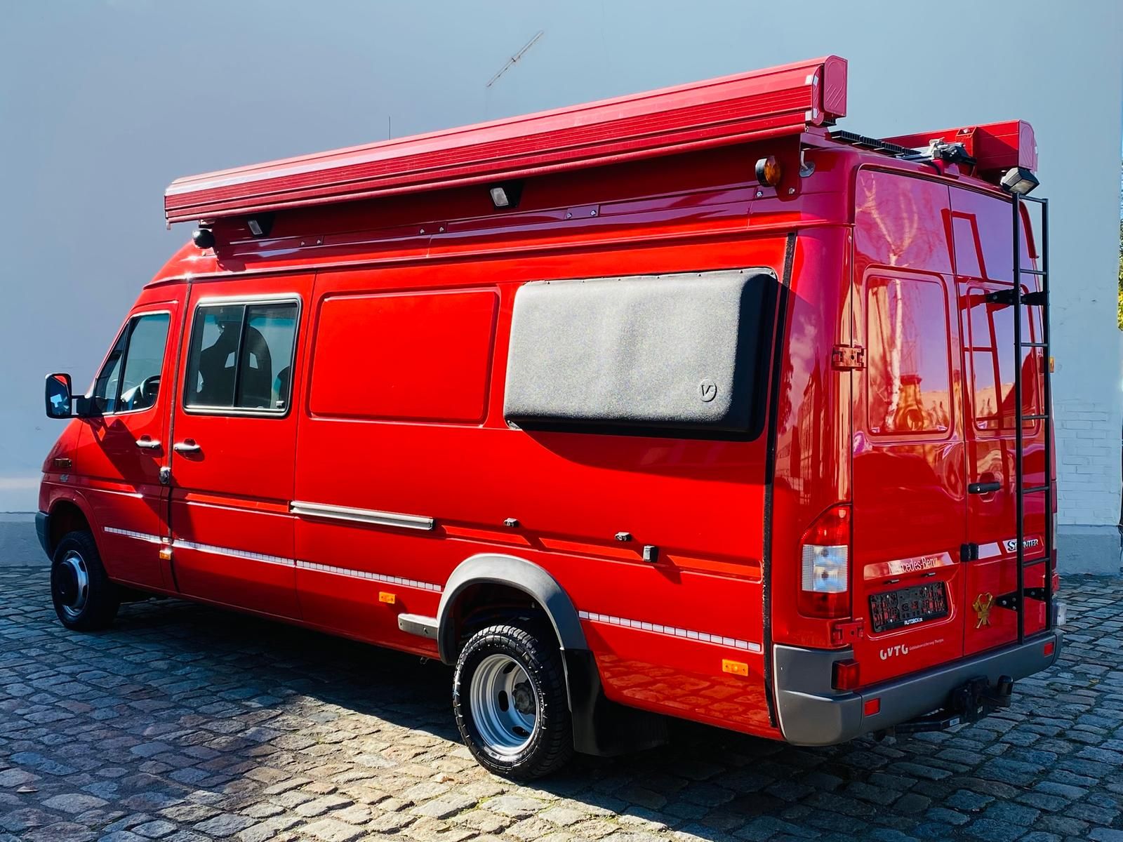 Fahrzeugabbildung Mercedes-Benz Sprinter Maxi 416 CDI 4x4 Automatik +6 SITZE+