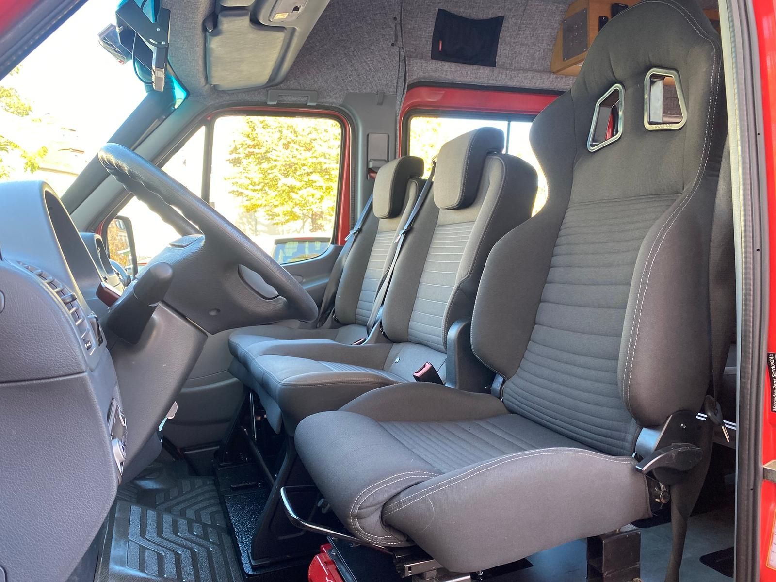Fahrzeugabbildung Mercedes-Benz Sprinter Maxi 416 CDI 4x4 Automatik +6 SITZE+