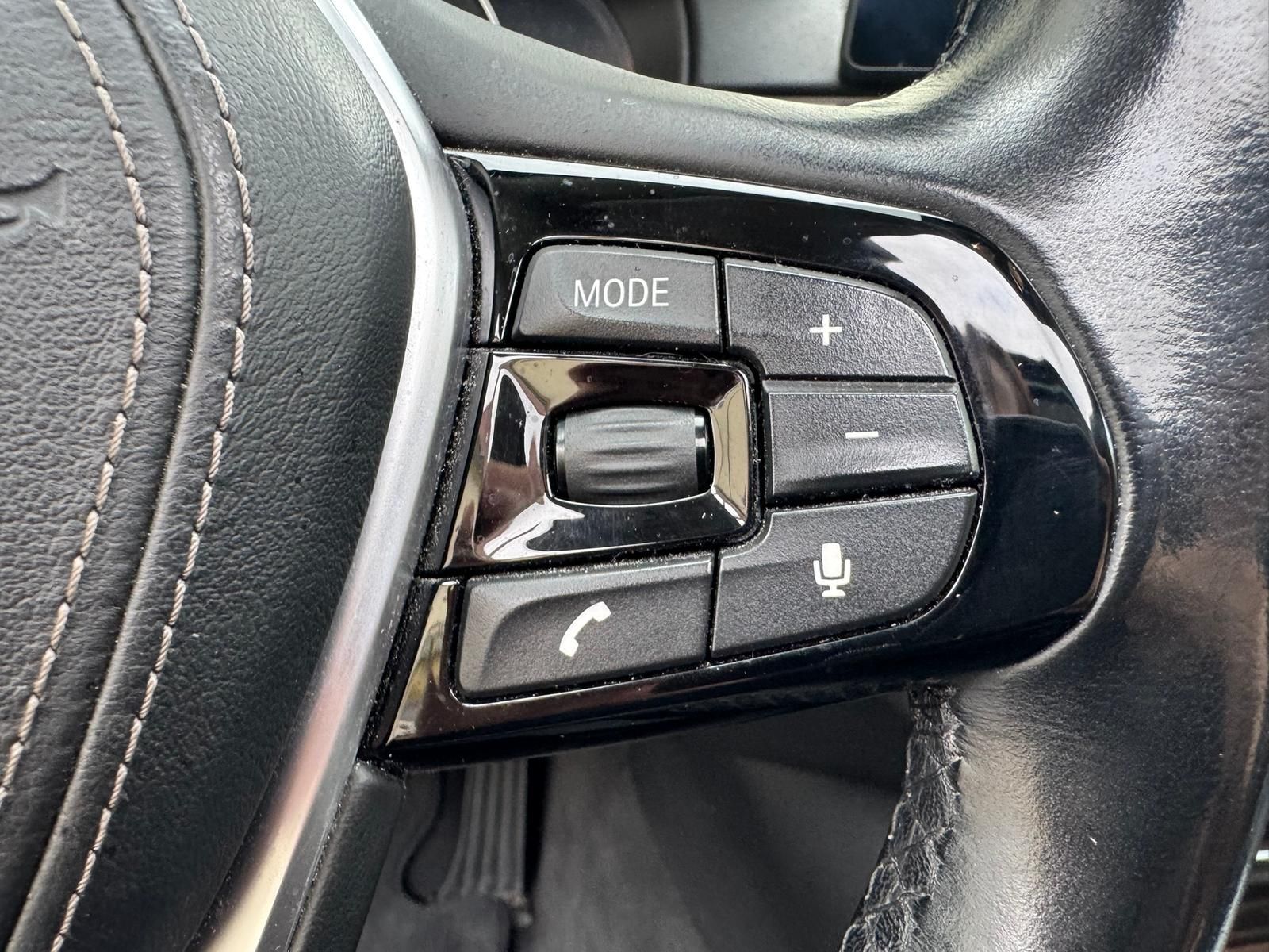 Fahrzeugabbildung BMW 530 i xDrive Autom. Sport Line +LED+NAVI+S-DACH+