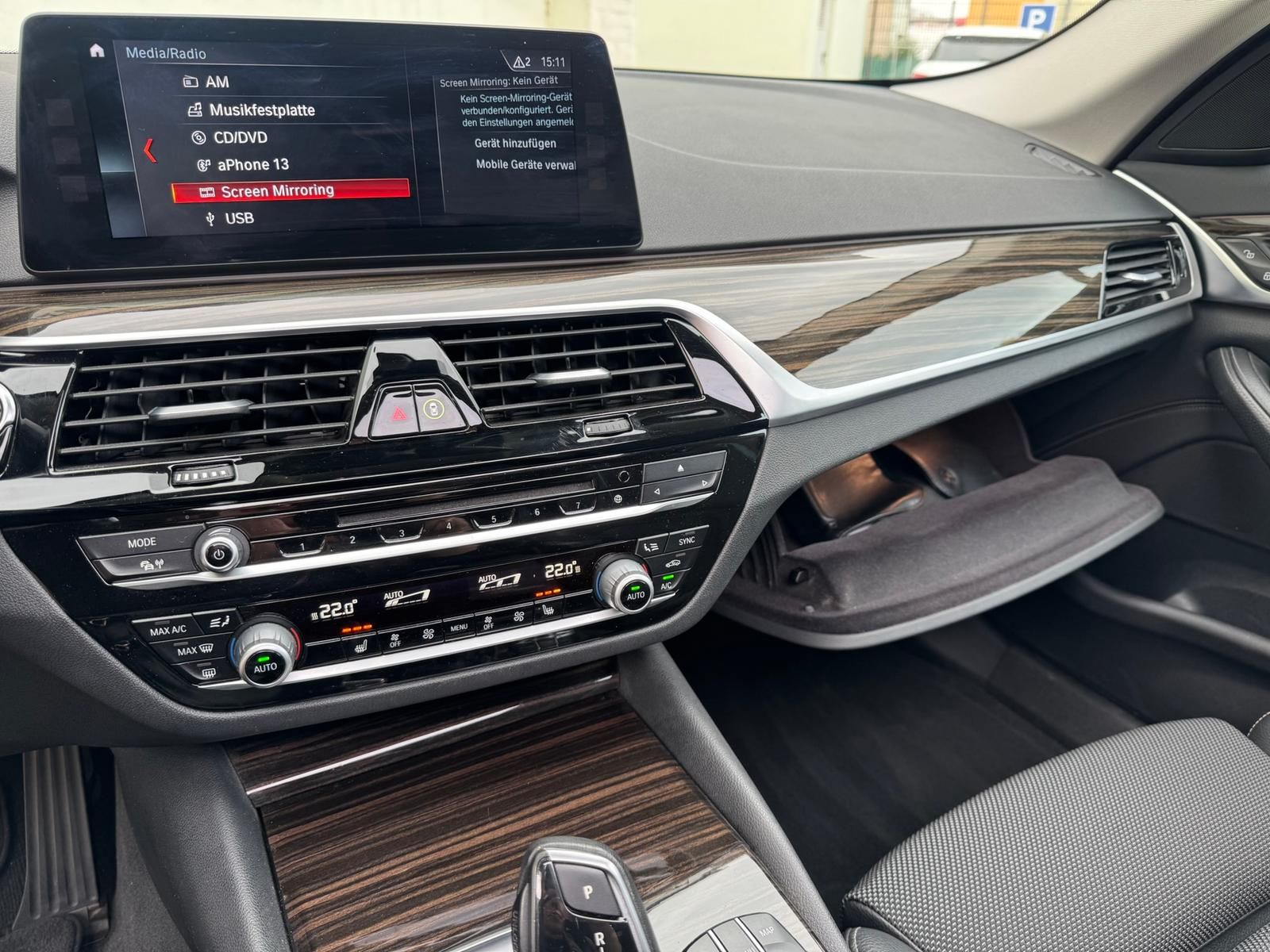Fahrzeugabbildung BMW 530 i xDrive Autom. Sport Line +LED+NAVI+S-DACH+