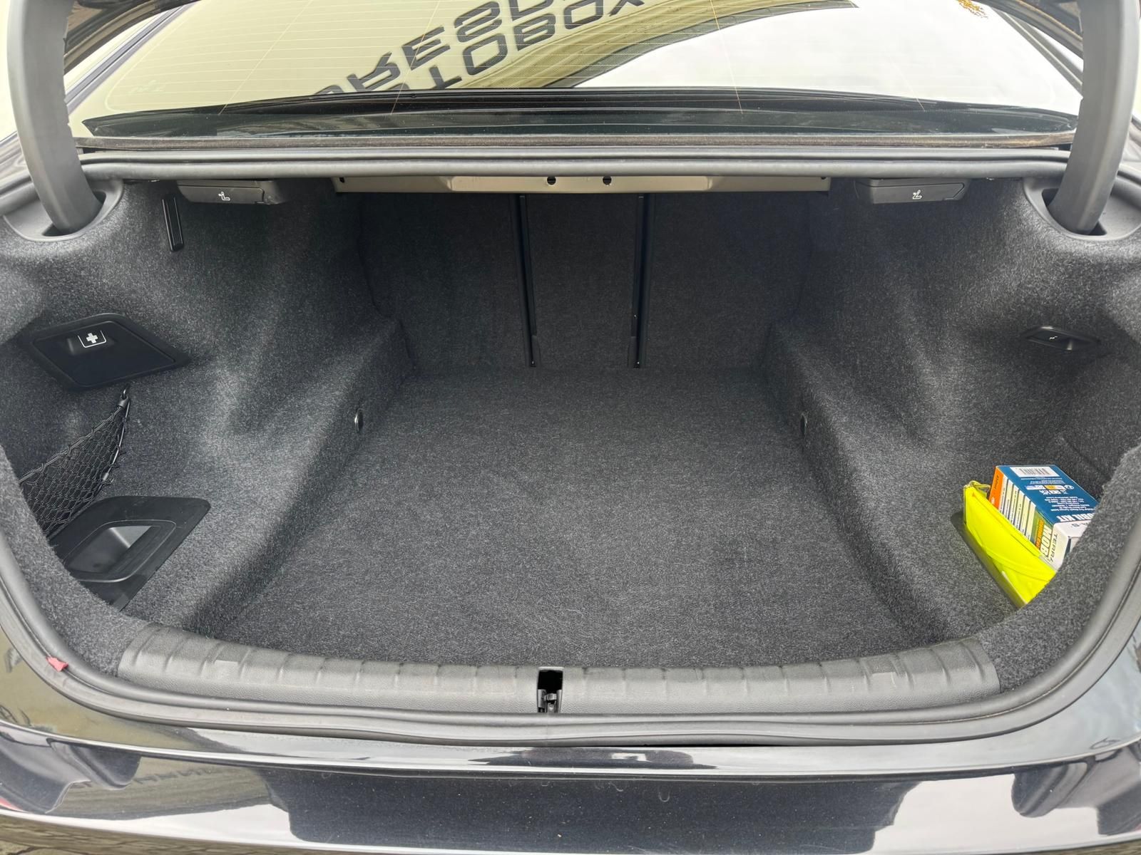 Fahrzeugabbildung BMW 530 i xDrive Autom. Sport Line +LED+NAVI+S-DACH+