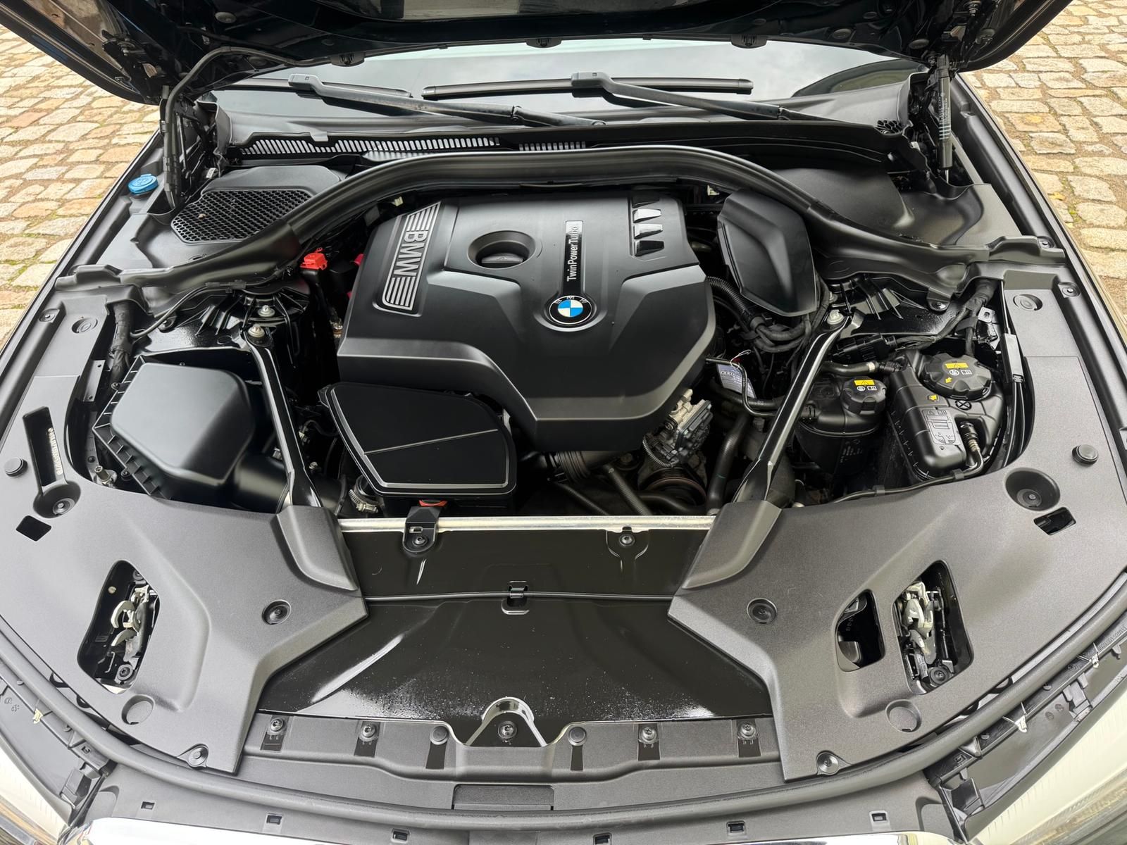 Fahrzeugabbildung BMW 530 i xDrive Autom. Sport Line +LED+NAVI+S-DACH+