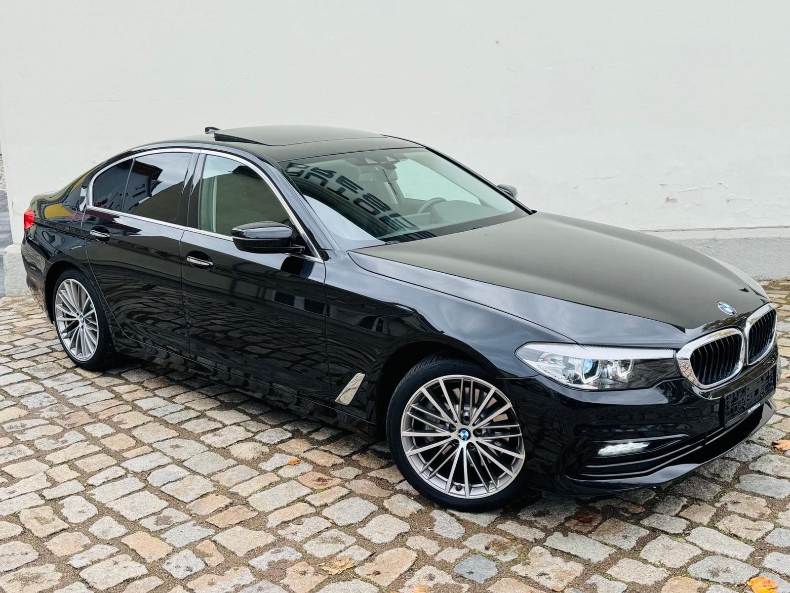 Fahrzeugabbildung BMW 530 i xDrive Autom. Sport Line +LED+NAVI+S-DACH+