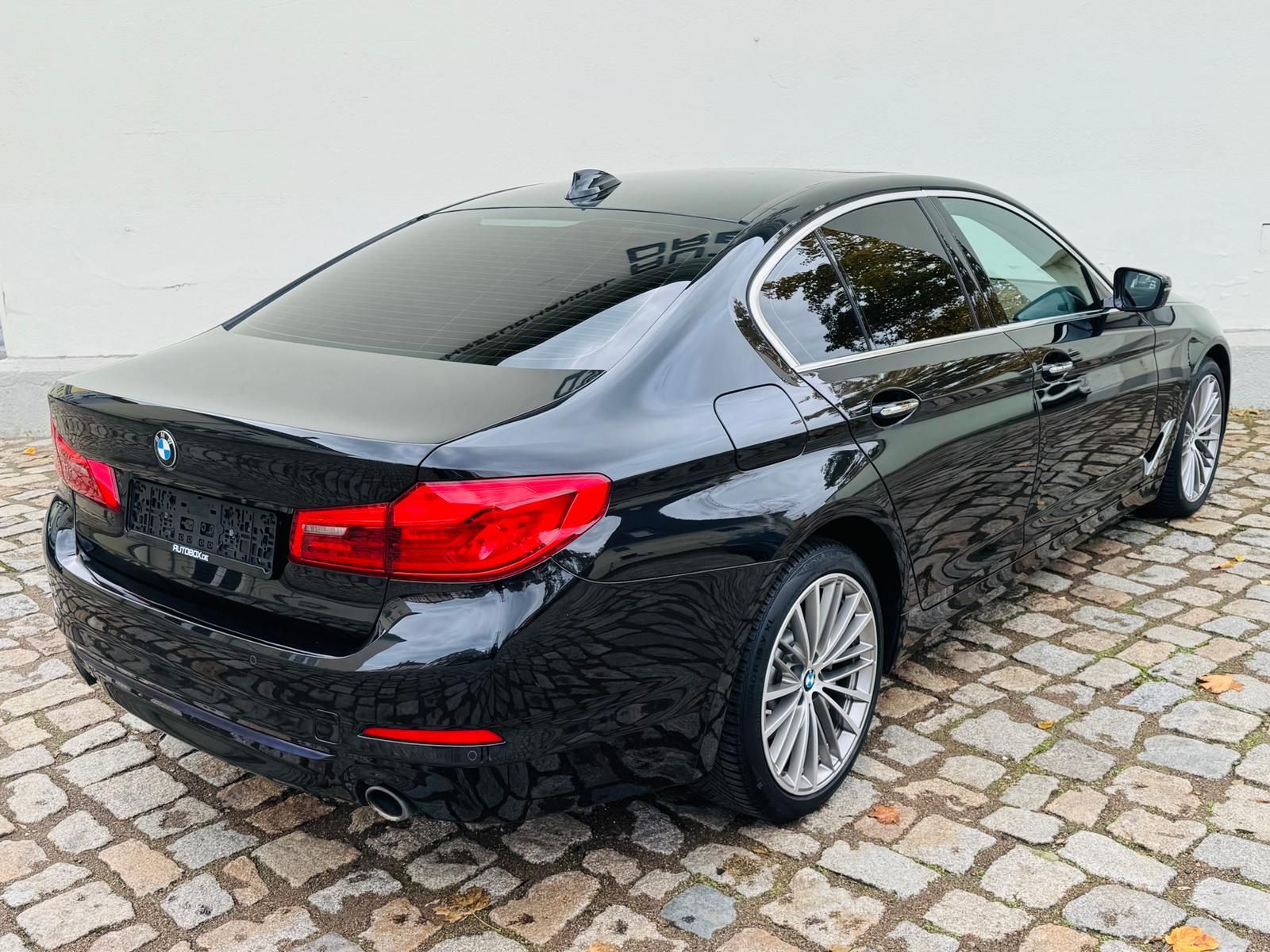 Fahrzeugabbildung BMW 530 i xDrive Autom. Sport Line +LED+NAVI+S-DACH+