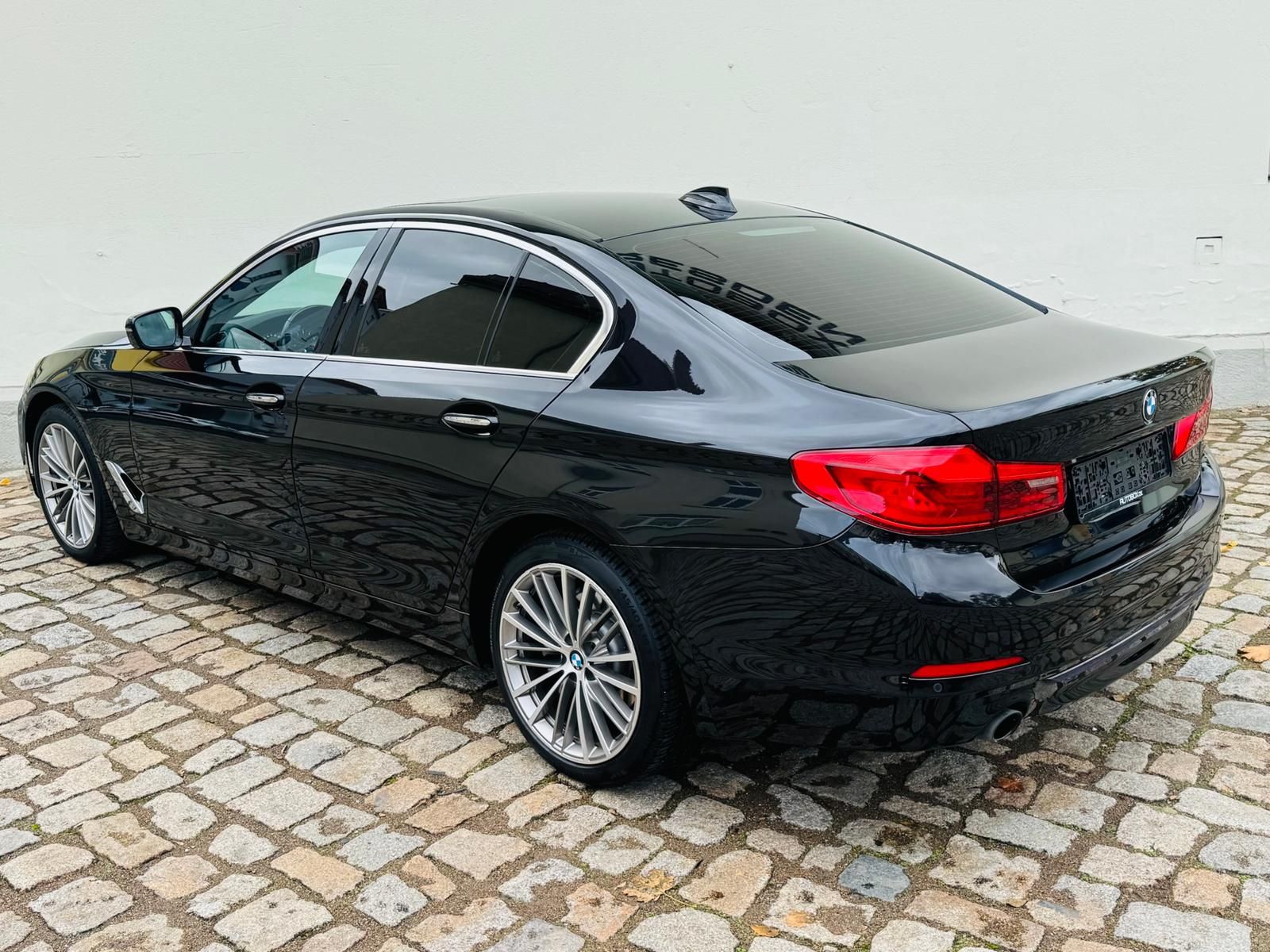 Fahrzeugabbildung BMW 530 i xDrive Autom. Sport Line +LED+NAVI+S-DACH+