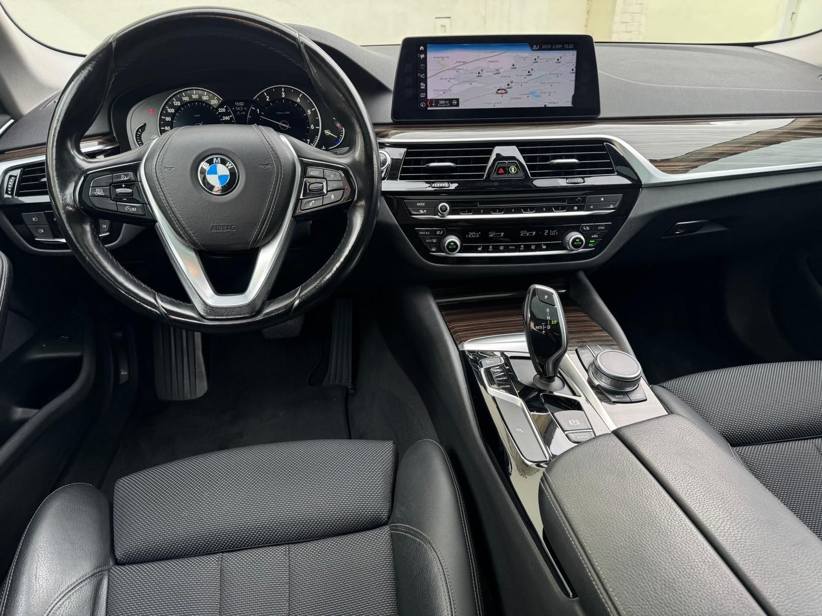 Fahrzeugabbildung BMW 530 i xDrive Autom. Sport Line +LED+NAVI+S-DACH+