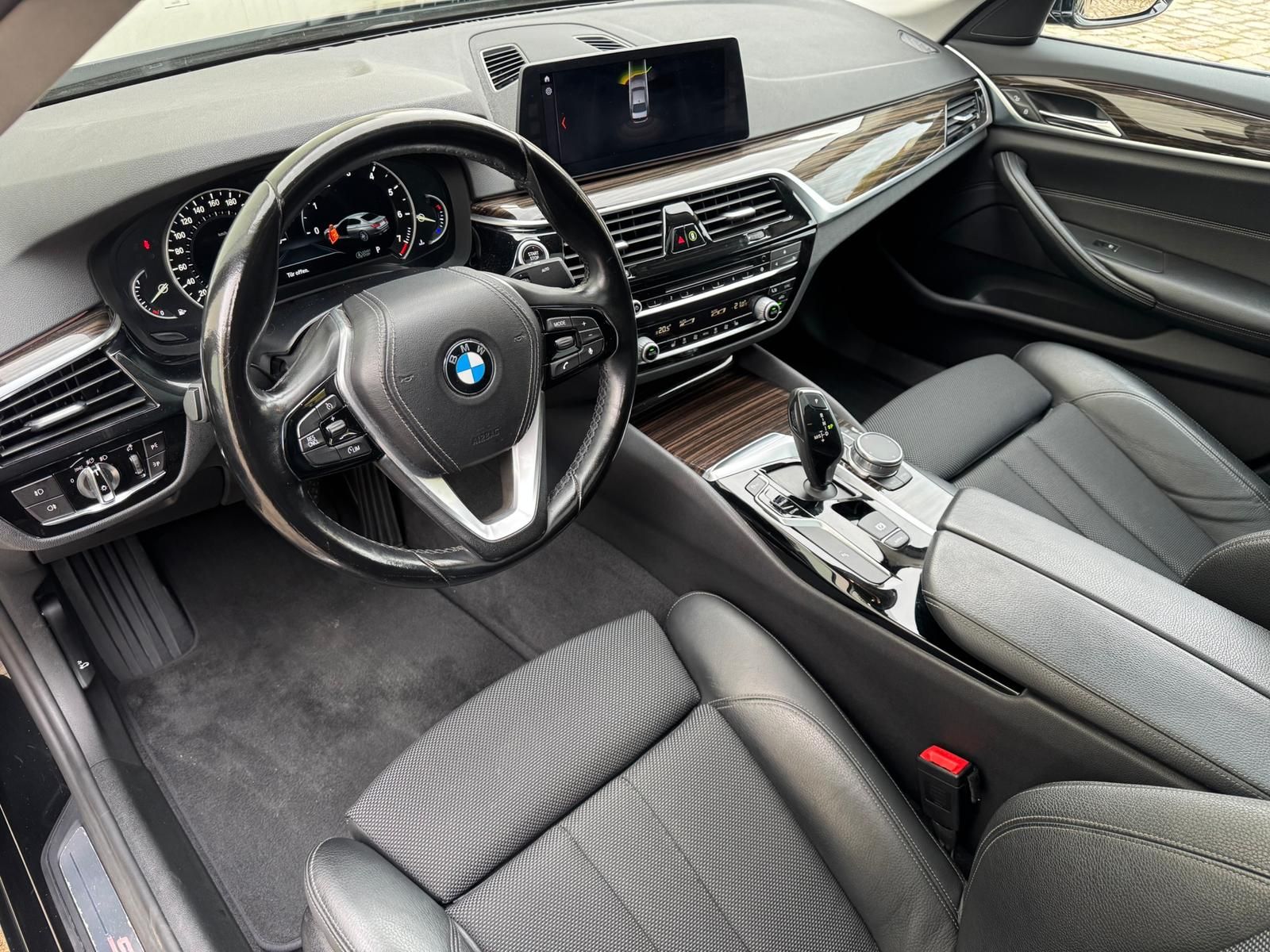 Fahrzeugabbildung BMW 530 i xDrive Autom. Sport Line +LED+NAVI+S-DACH+