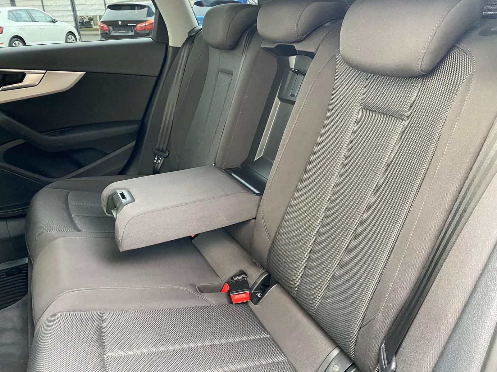 Fahrzeugabbildung Audi A4 Avant 35 TDI S-LINE +BT+NAVI+SHZ+XENON+2xPDC+