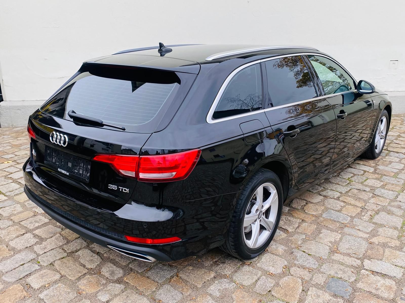 Fahrzeugabbildung Audi A4 Avant 35 TDI S-LINE +BT+NAVI+SHZ+XENON+2xPDC+