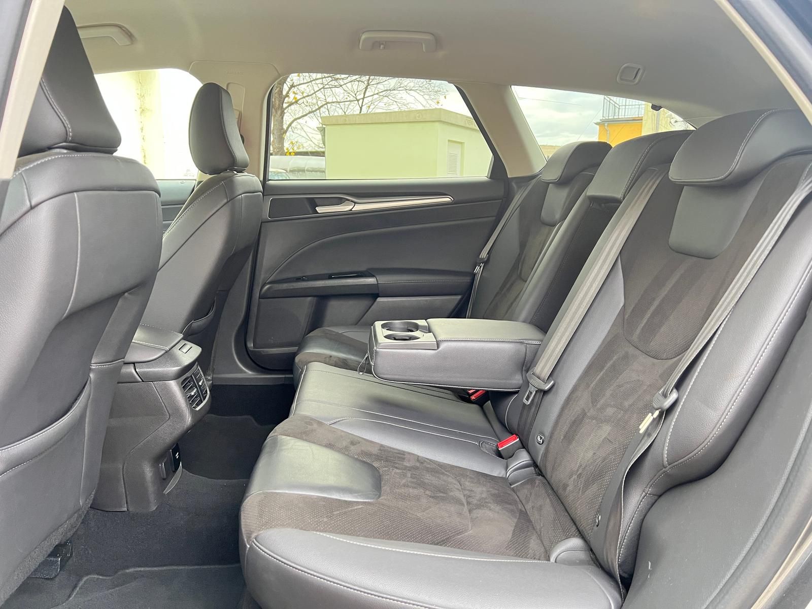 Fahrzeugabbildung Ford Mondeo 2.0 TDCi Titanium +CAM+CARPLAY+DAB+LED+