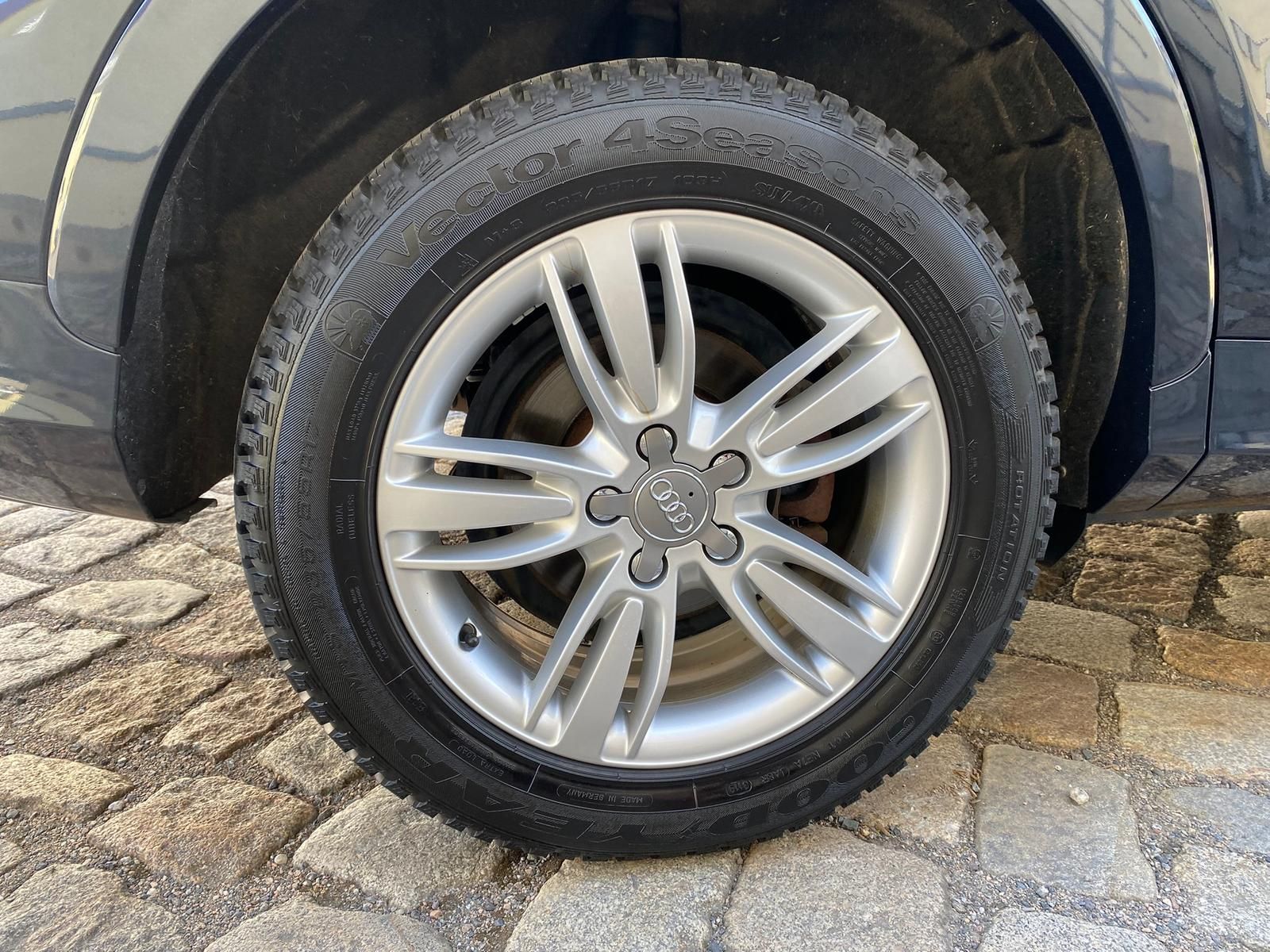 Fahrzeugabbildung Audi Q3 2.0 TFSI Quattro S-LINE +BT+PANO+NAVI+XENON+