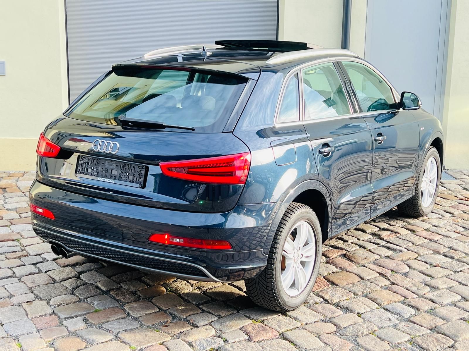 Fahrzeugabbildung Audi Q3 2.0 TFSI Quattro S-LINE +BT+PANO+NAVI+XENON+