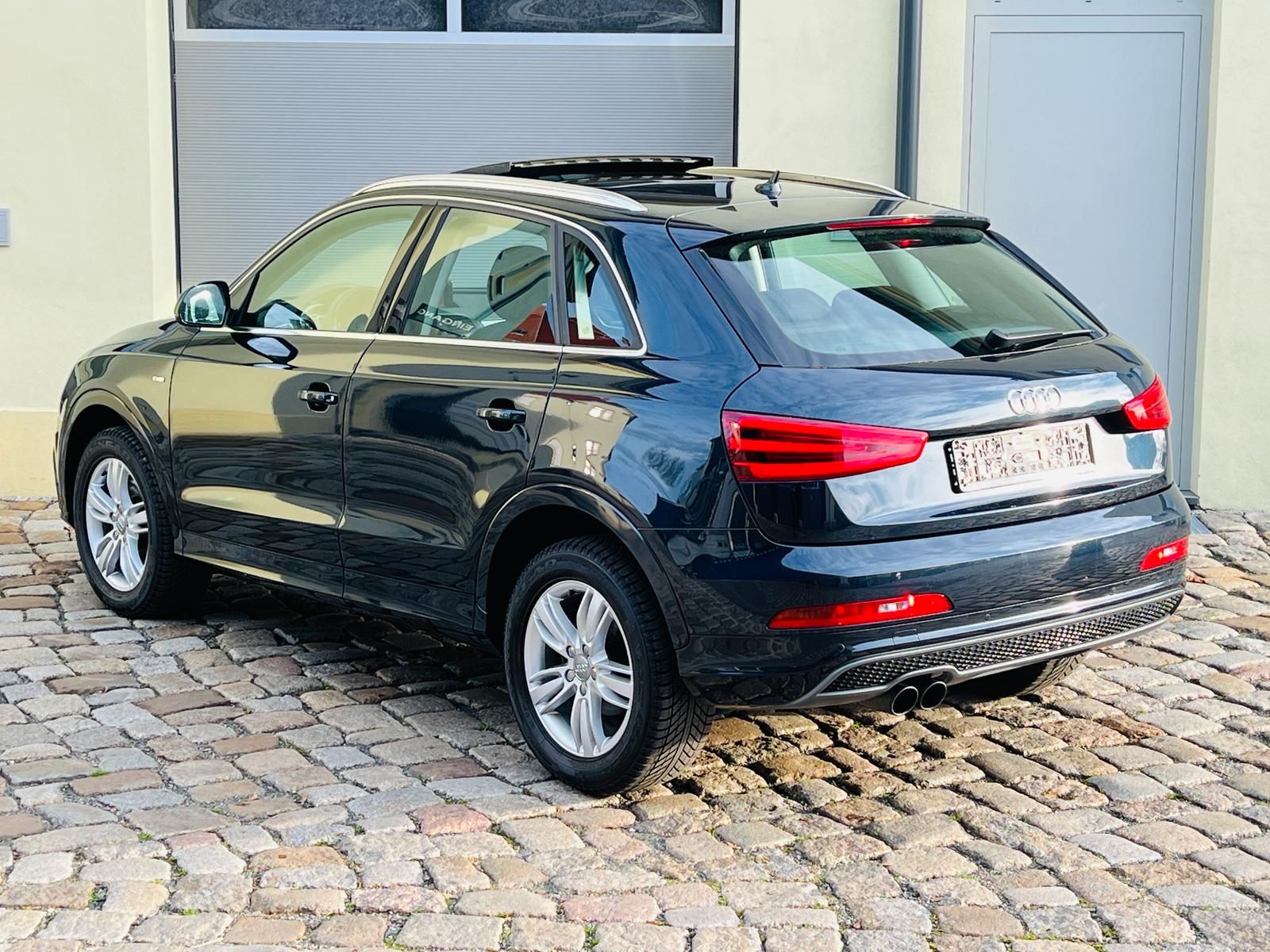 Fahrzeugabbildung Audi Q3 2.0 TFSI Quattro S-LINE +BT+PANO+NAVI+XENON+