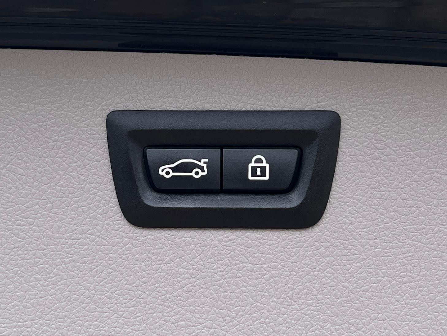 Fahrzeugabbildung BMW 320 d Touring Luxury Line +LED+LEDER+NAVI+PANO+