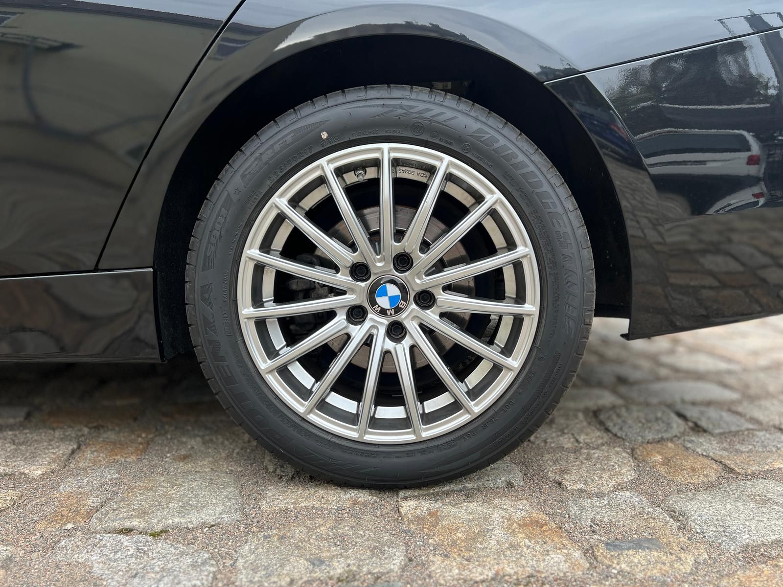 Fahrzeugabbildung BMW 320 d Touring Luxury Line +LED+LEDER+NAVI+PANO+