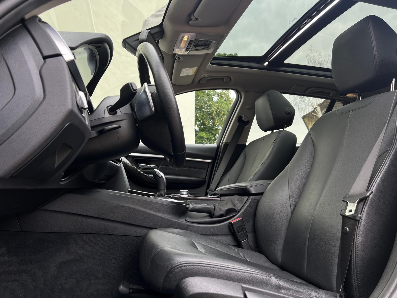 Fahrzeugabbildung BMW 320 d Touring Luxury Line +LED+LEDER+NAVI+PANO+