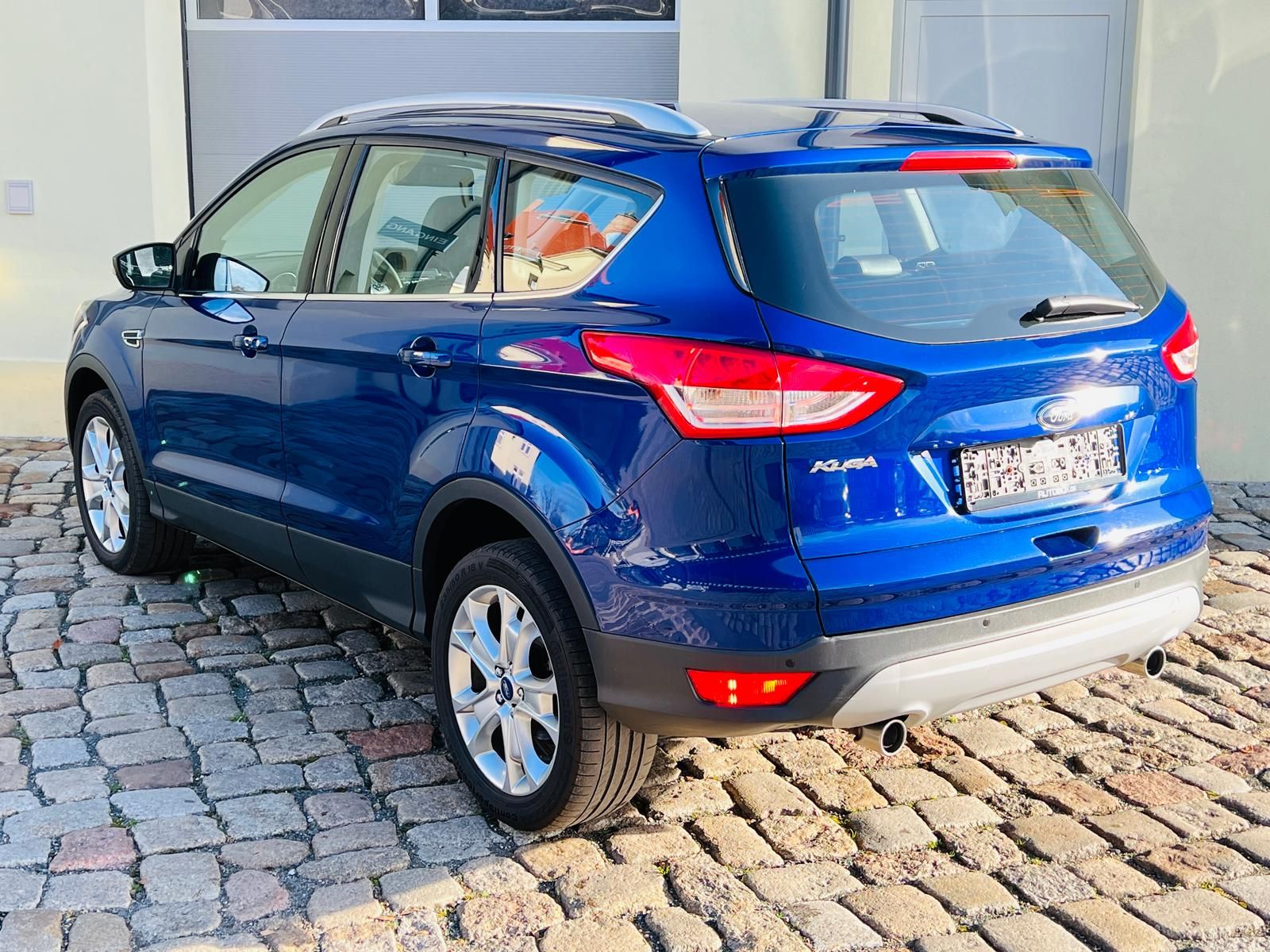 Fahrzeugabbildung Ford Kuga 2.0 TDCi 4x4 Titanium +CAM+NAVI+BI-XENON+