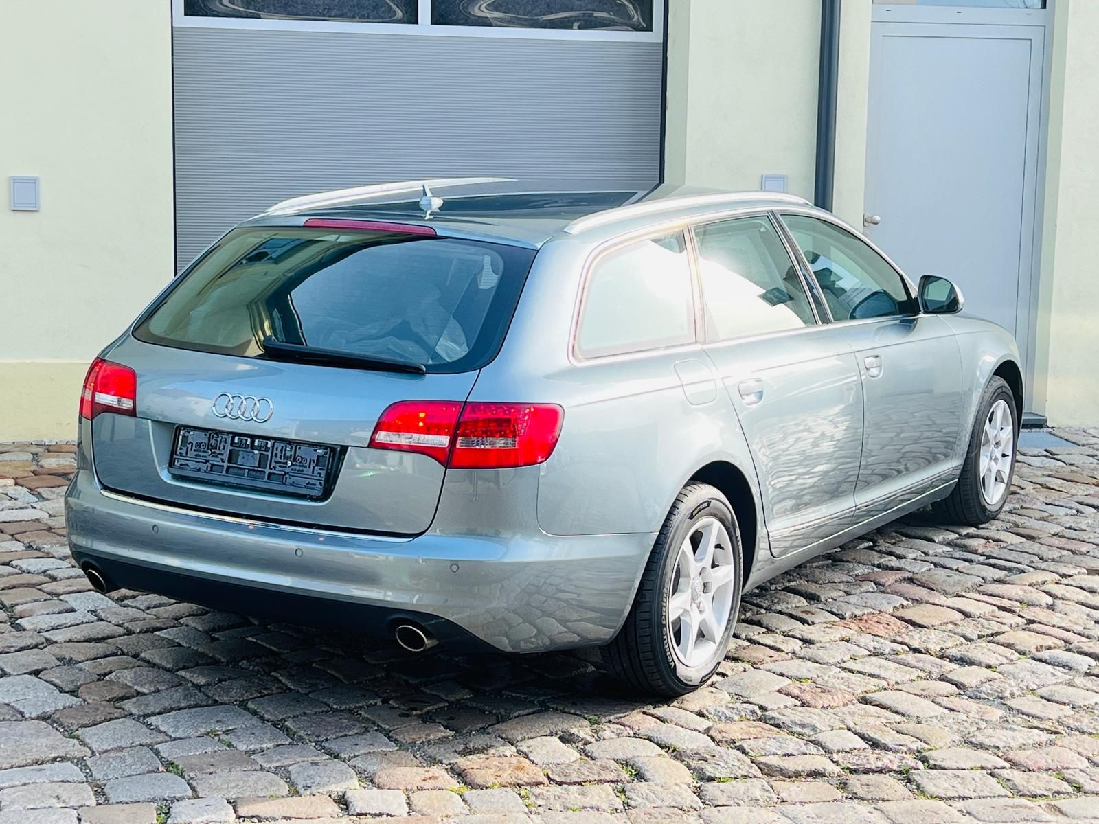 Fahrzeugabbildung Audi A6 Avant 2.8 V6 FSI +Bi-XENON+BT+SHZ+NAVI+2xPDC+