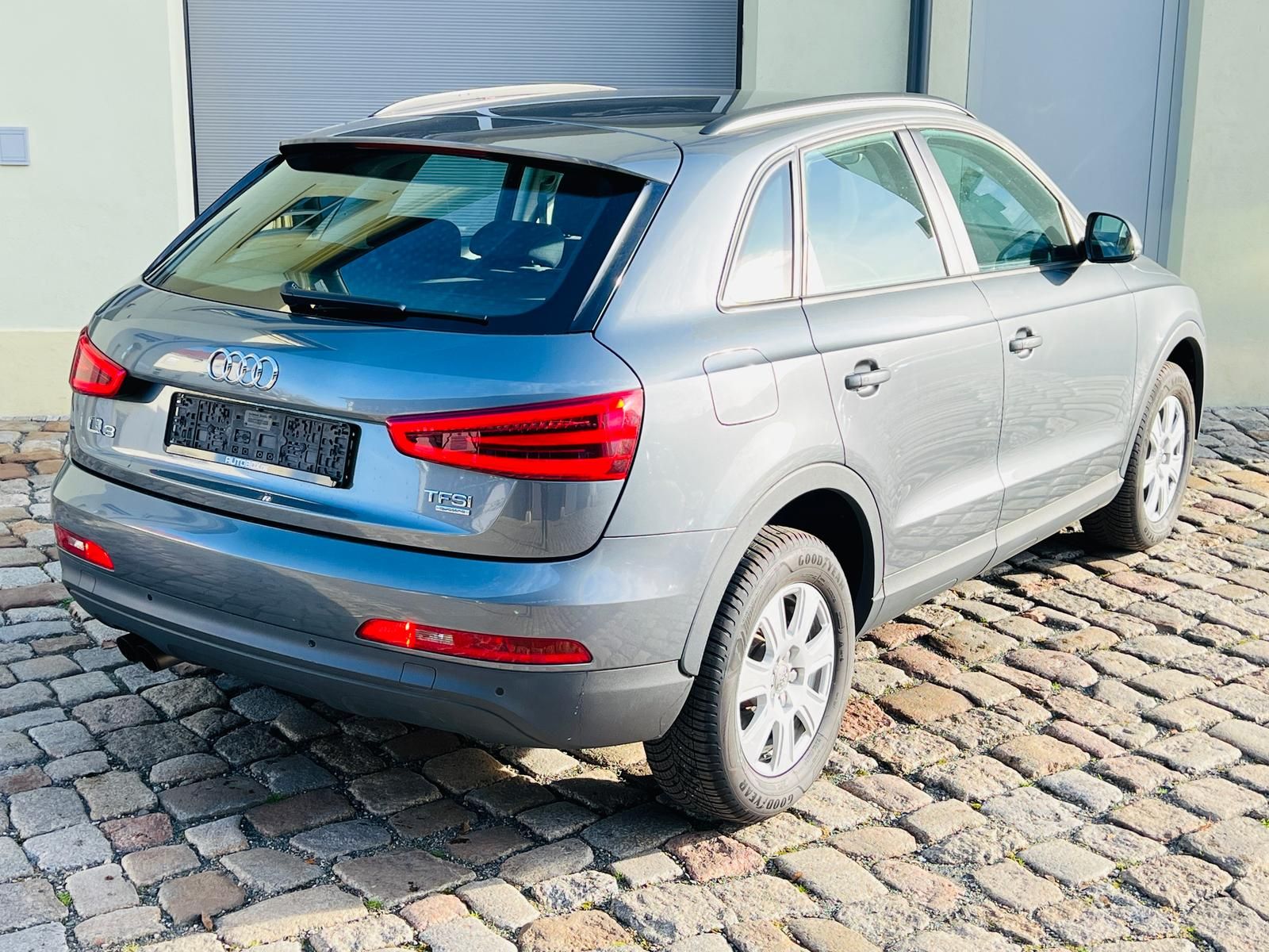 Fahrzeugabbildung Audi Q3 2.0 TFSI DSG Quattro +AHK+XENON+PDC+SHZ+