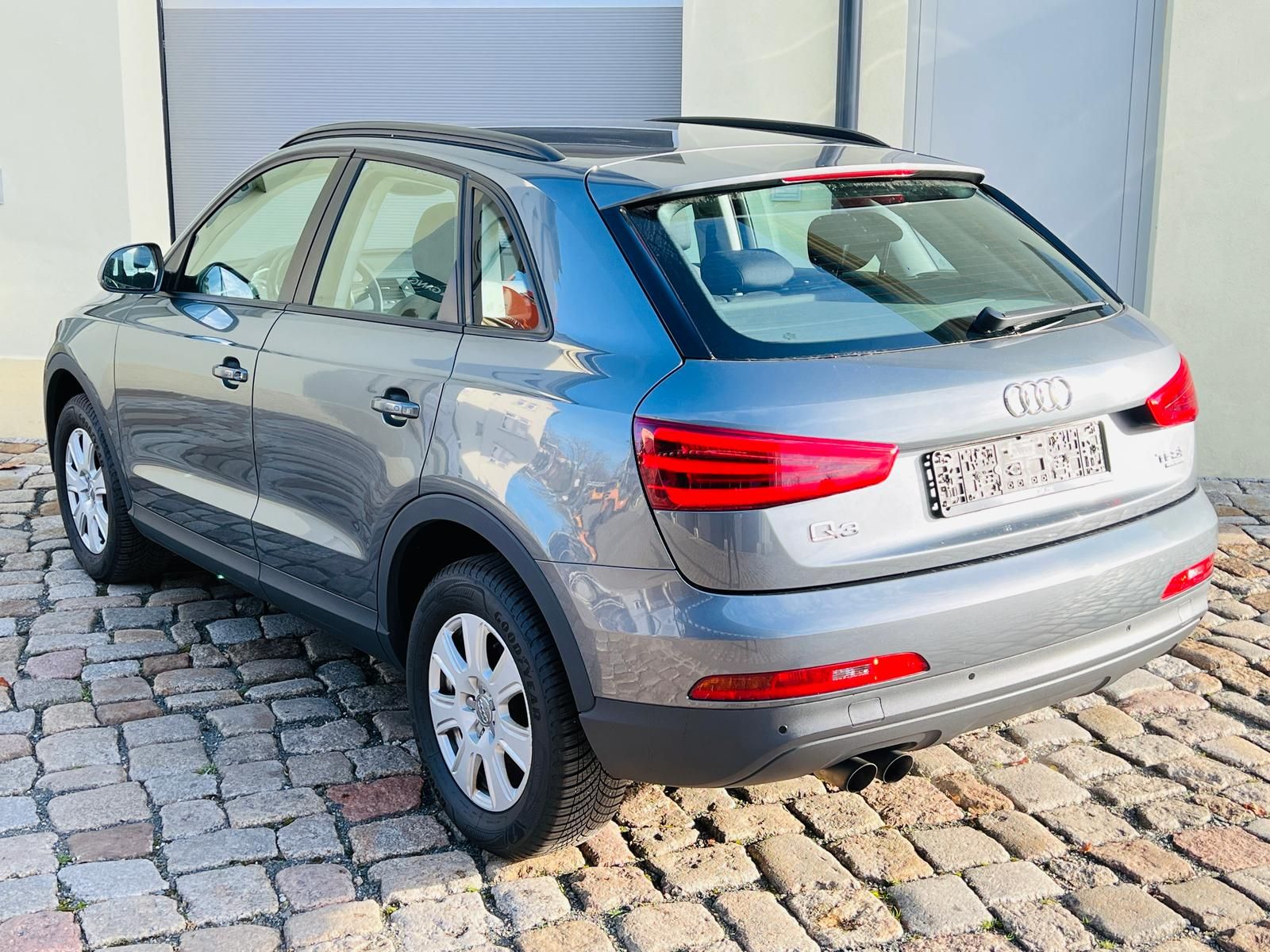 Fahrzeugabbildung Audi Q3 2.0 TFSI DSG Quattro +AHK+XENON+PDC+SHZ+