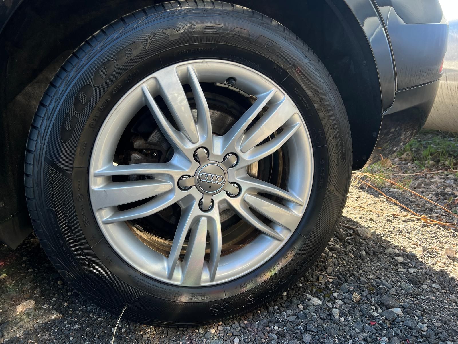 Fahrzeugabbildung Audi Q3 2.0 TDI quattro +Bi-XENON+BT+NAVI+SHZ+PDC+