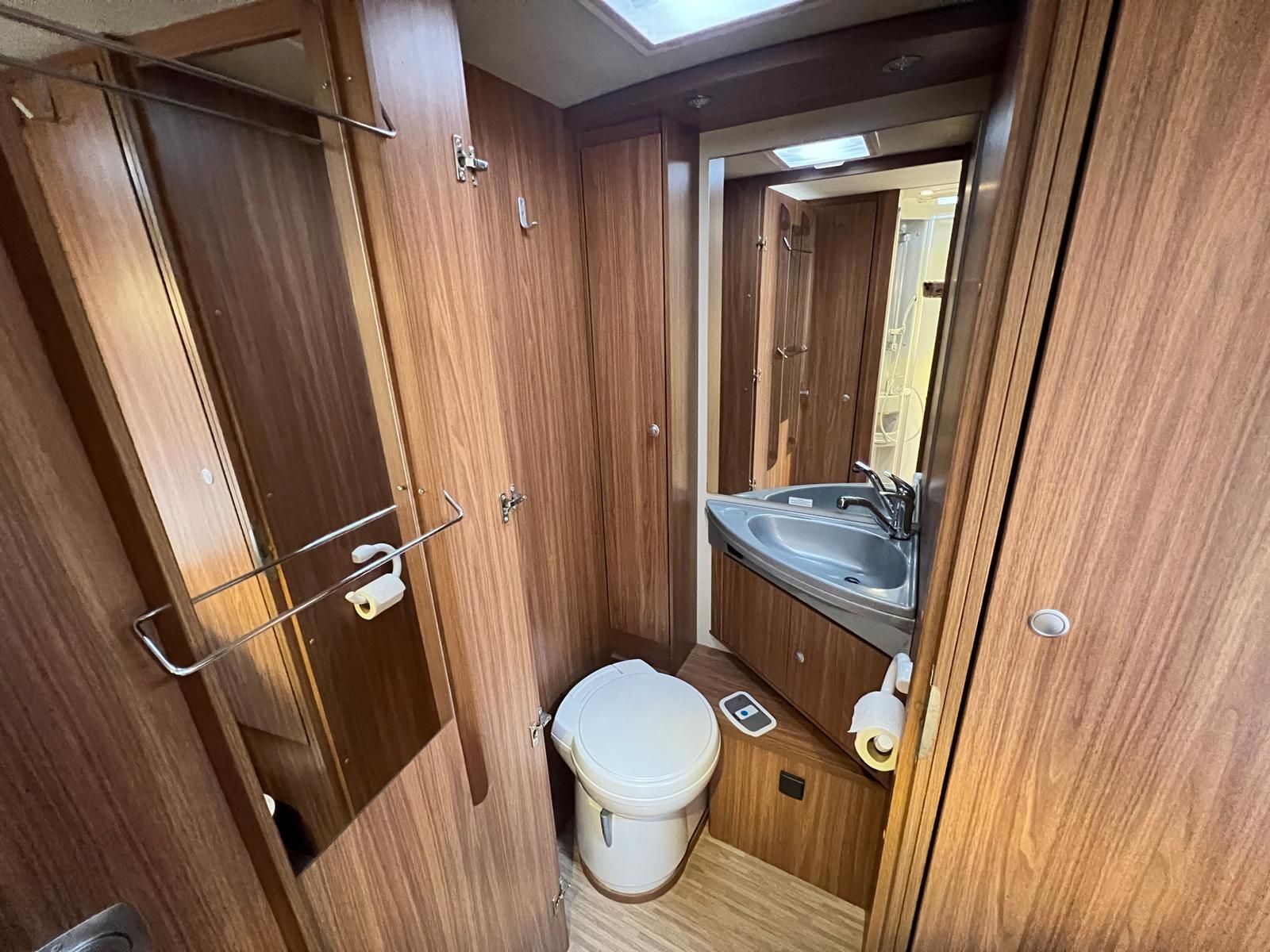 Fahrzeugabbildung Carado T 334 Automatik +CARPLAY+DAB+SAT-TV+STHZ+