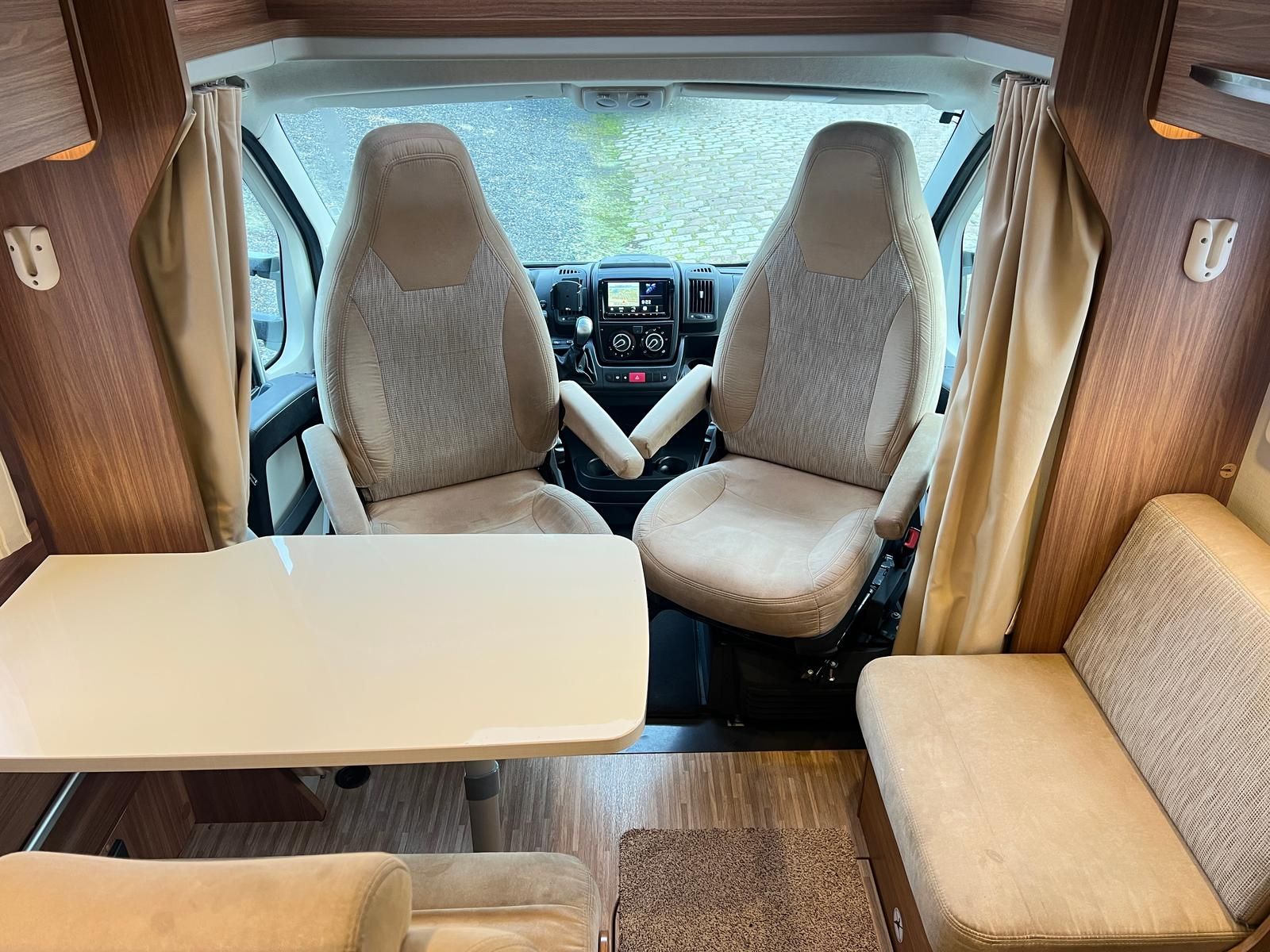 Fahrzeugabbildung Carado T 334 Automatik +CARPLAY+DAB+SAT-TV+STHZ+