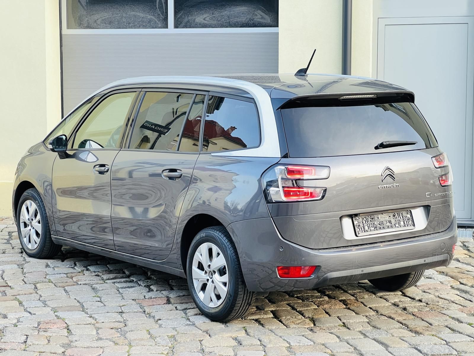 Fahrzeugabbildung Citroën C4 SpaceTourer Grand Selection +BT+NAVI+7-SITZE+