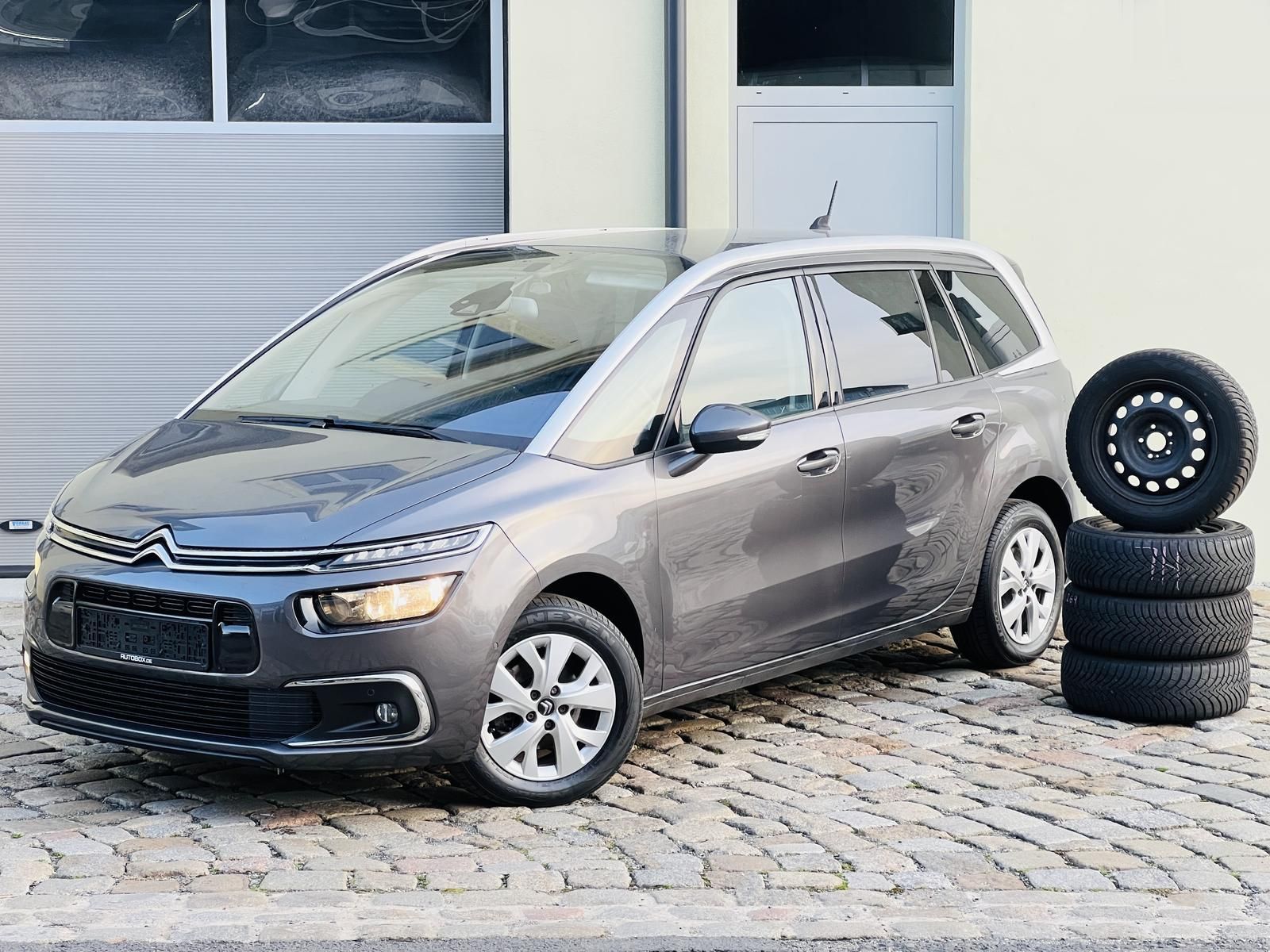 Fahrzeugabbildung Citroën C4 SpaceTourer Grand Selection +BT+NAVI+7-SITZE+